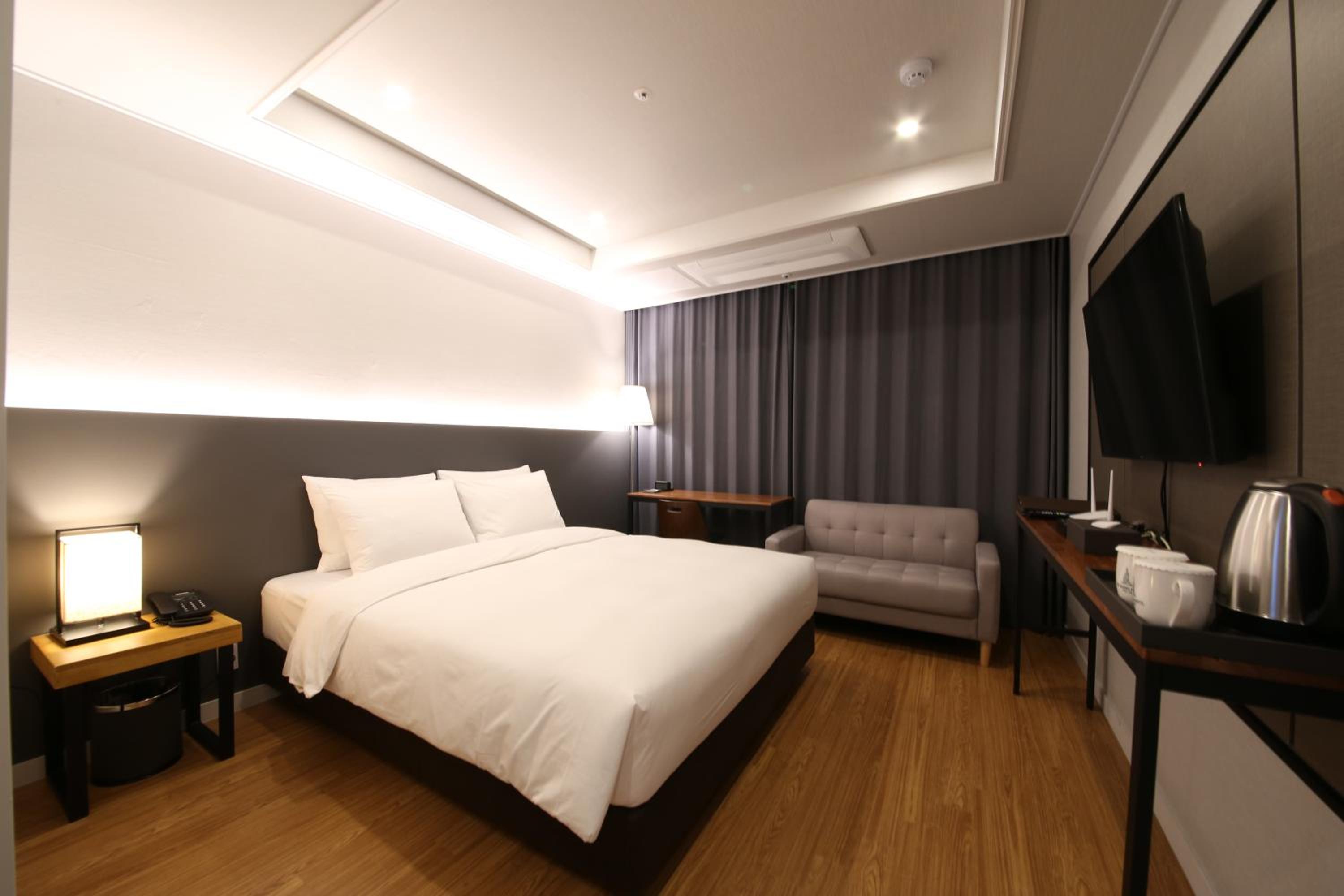 Double Room - Photo 2