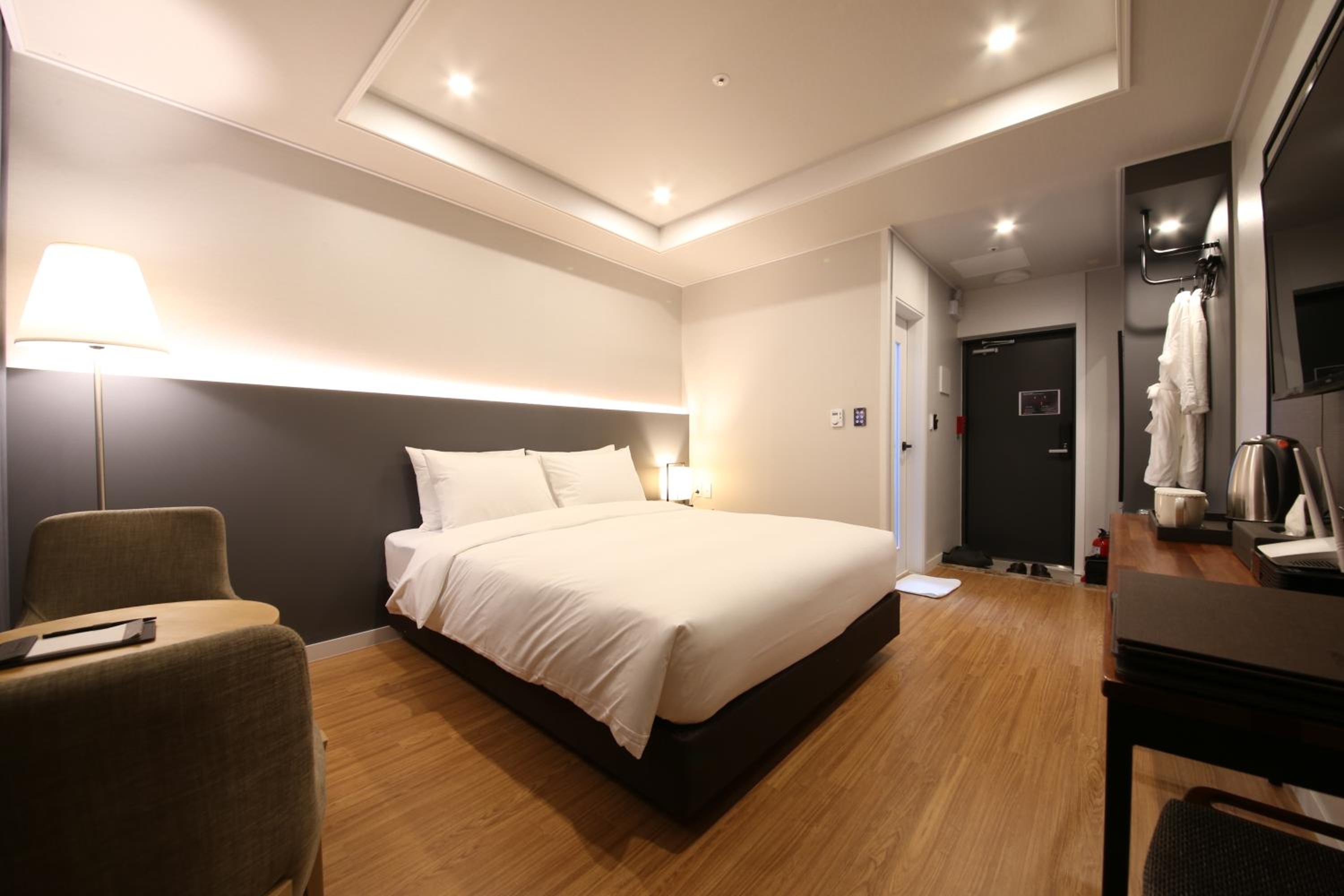 Standard Double Room - Photo 2