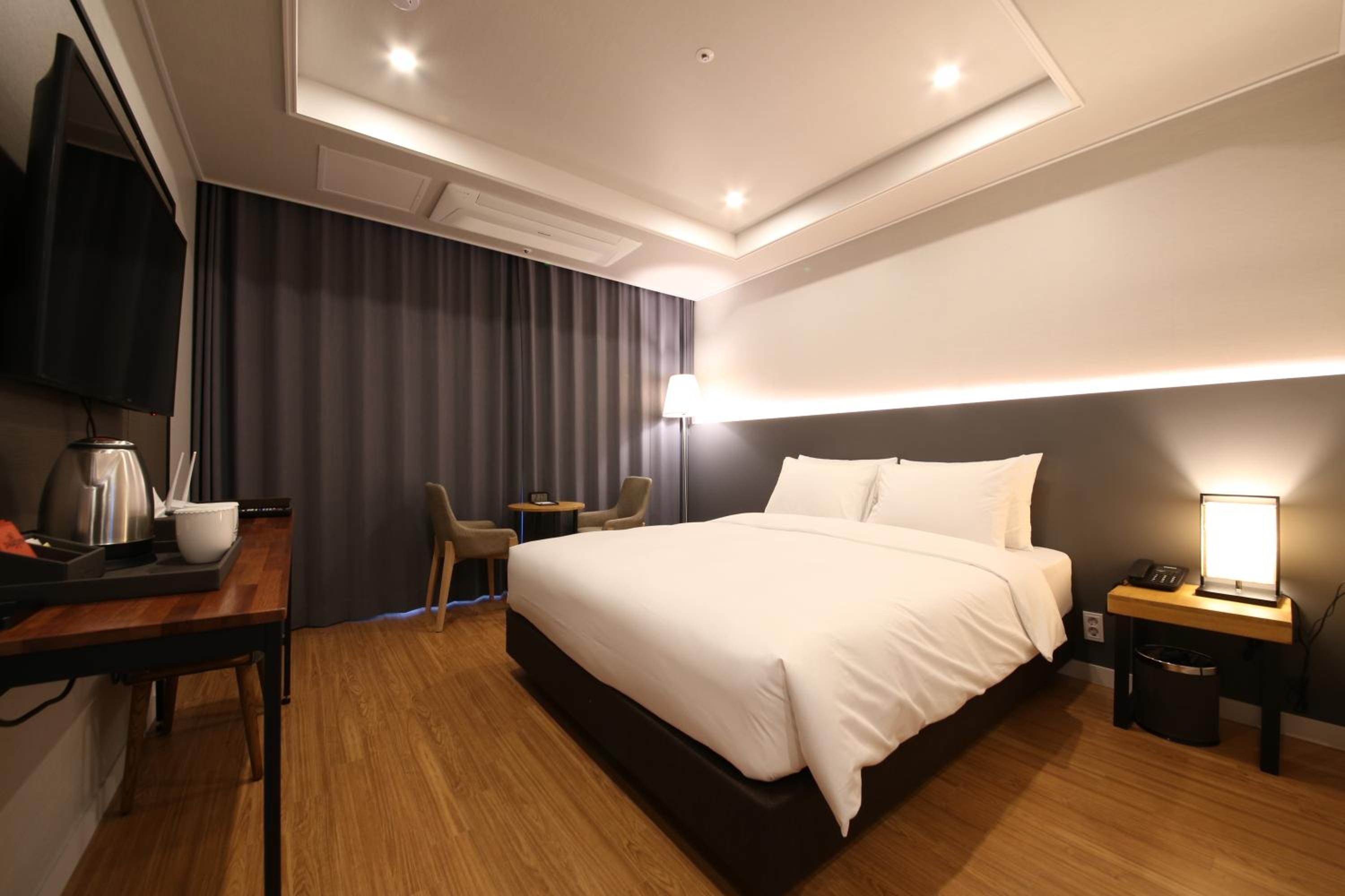 Standard Double Room - Photo 7