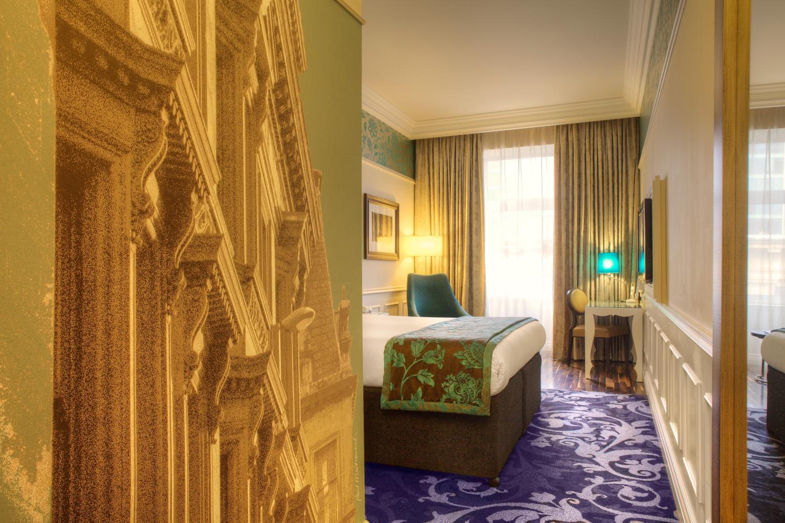 Standard King Room - Photo 12