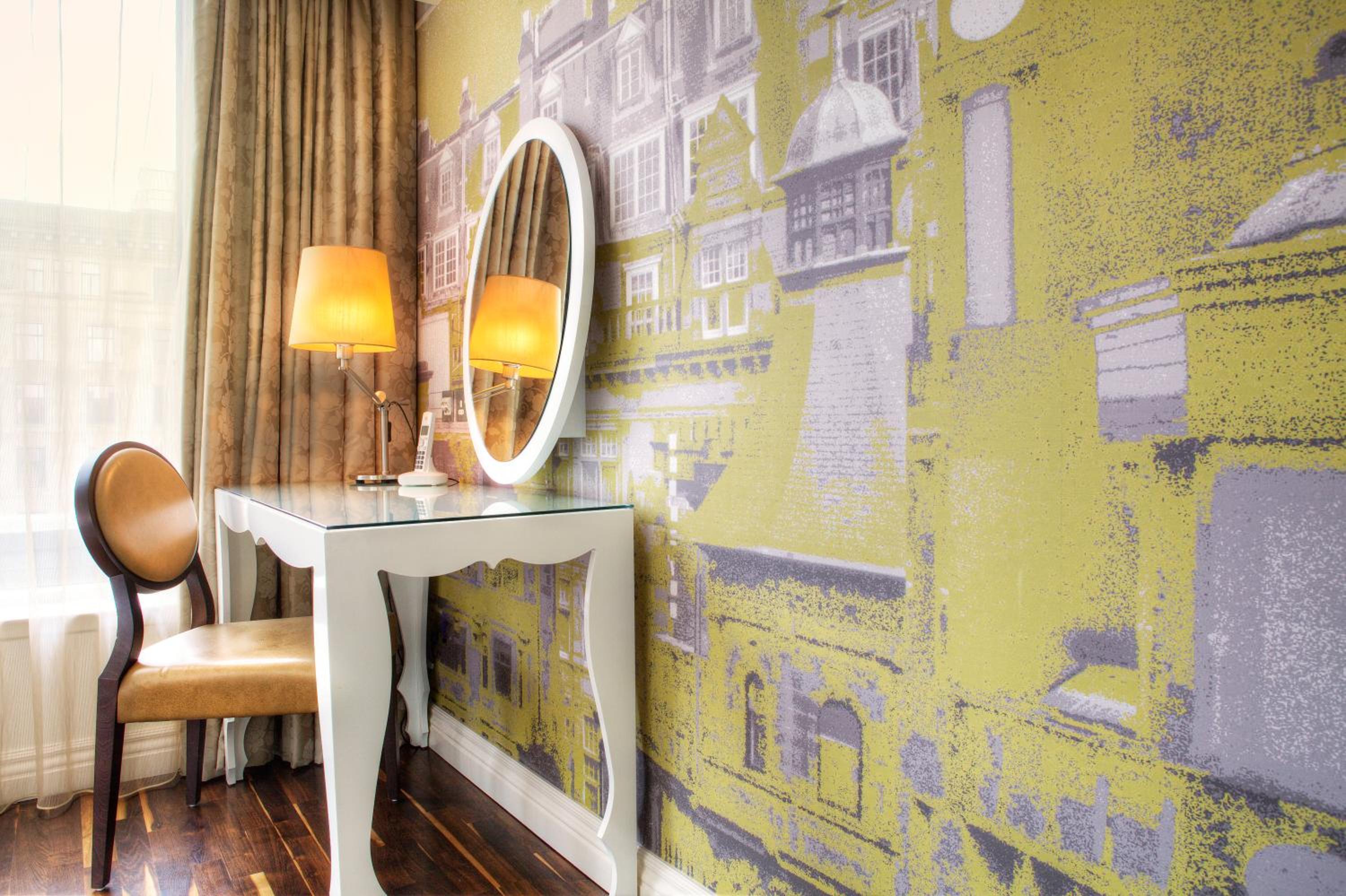 Premium King Room - Photo 9