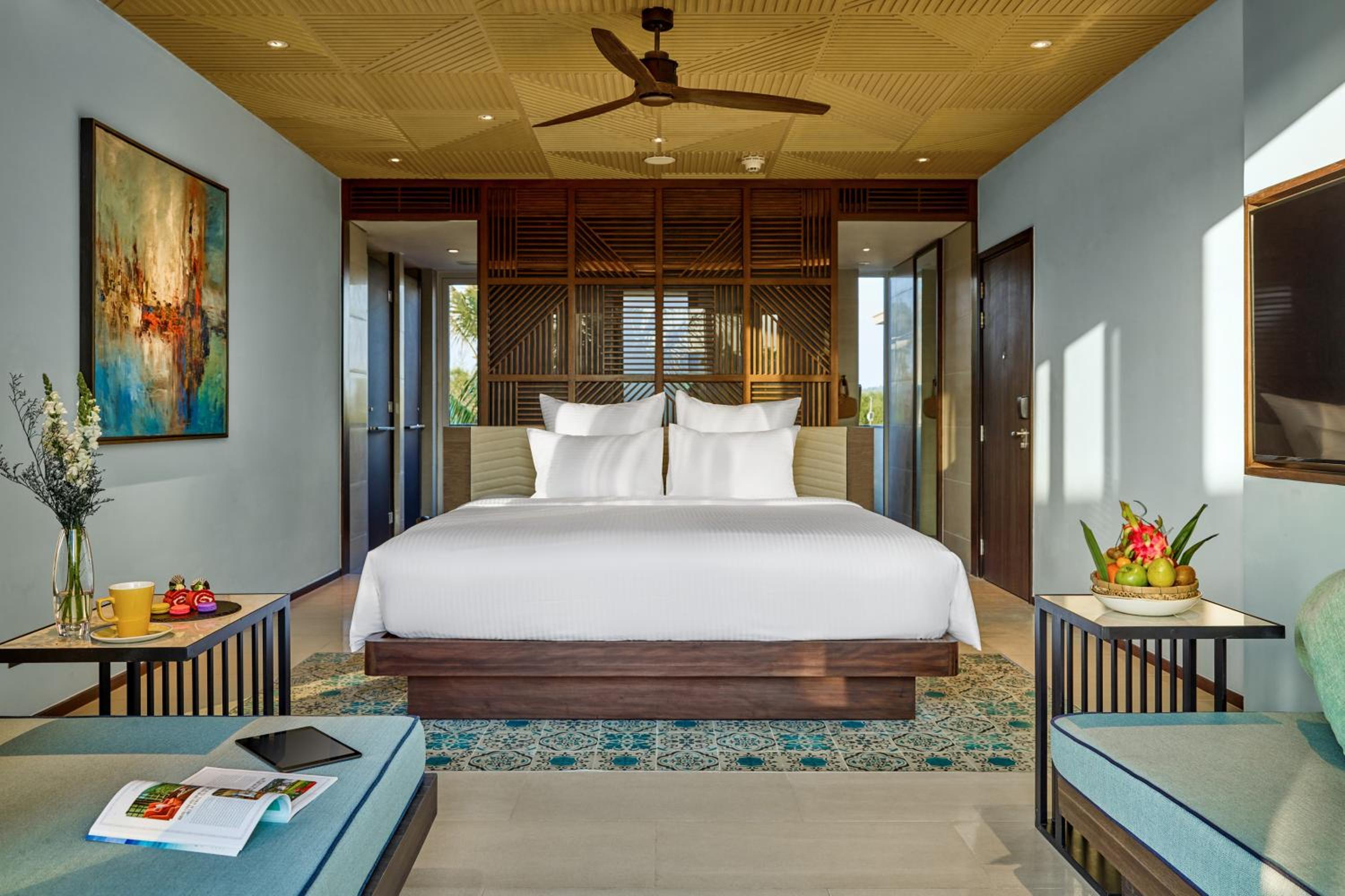 Cabana with King Bed and Pool Access - Executive Privilege Pass - Photo 5