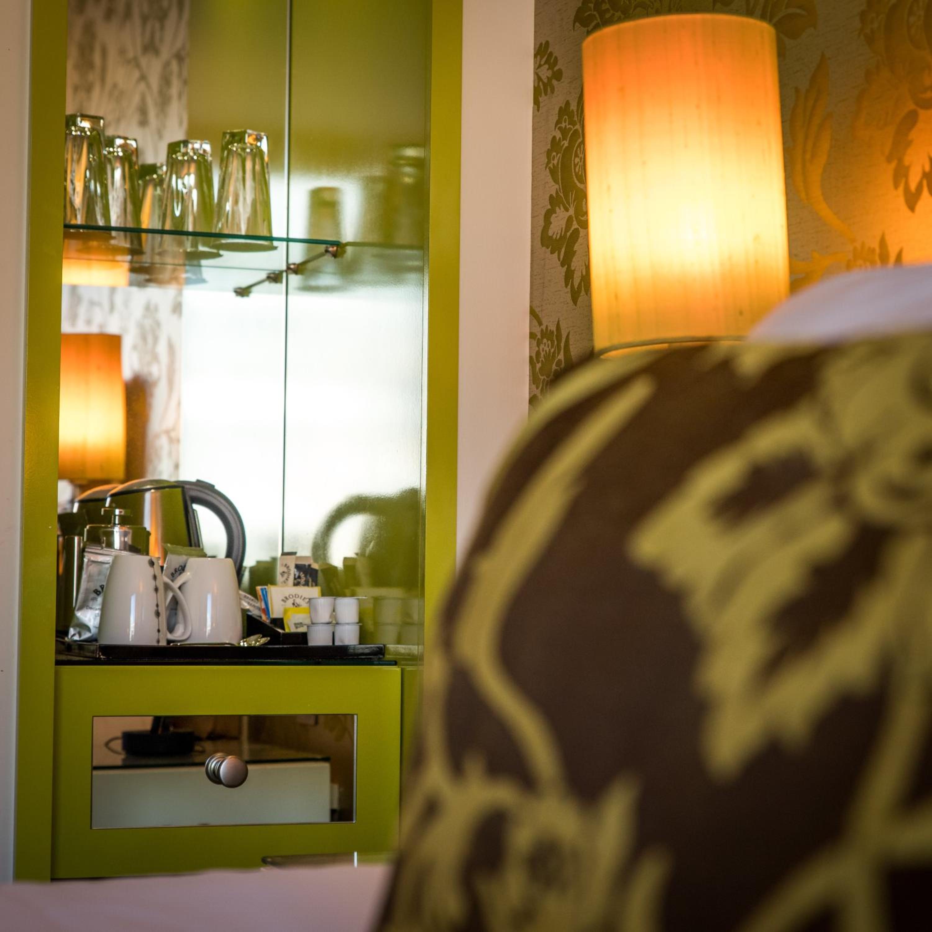Premium King Room - Photo 6