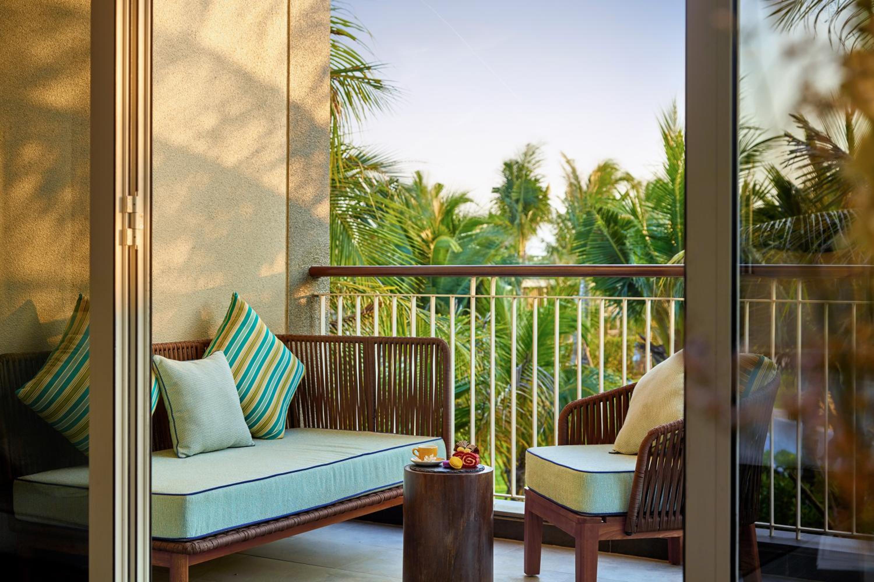 Cabana with King Bed and Pool Access - Executive Privilege Pass - Photo 3