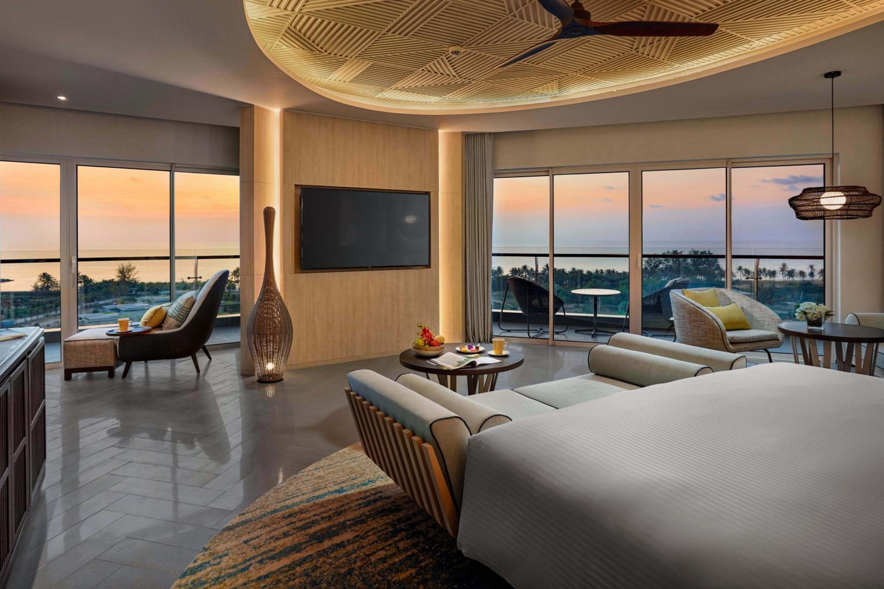 King Suite with Ocean View - Executive Privilege Pass - Photo 1