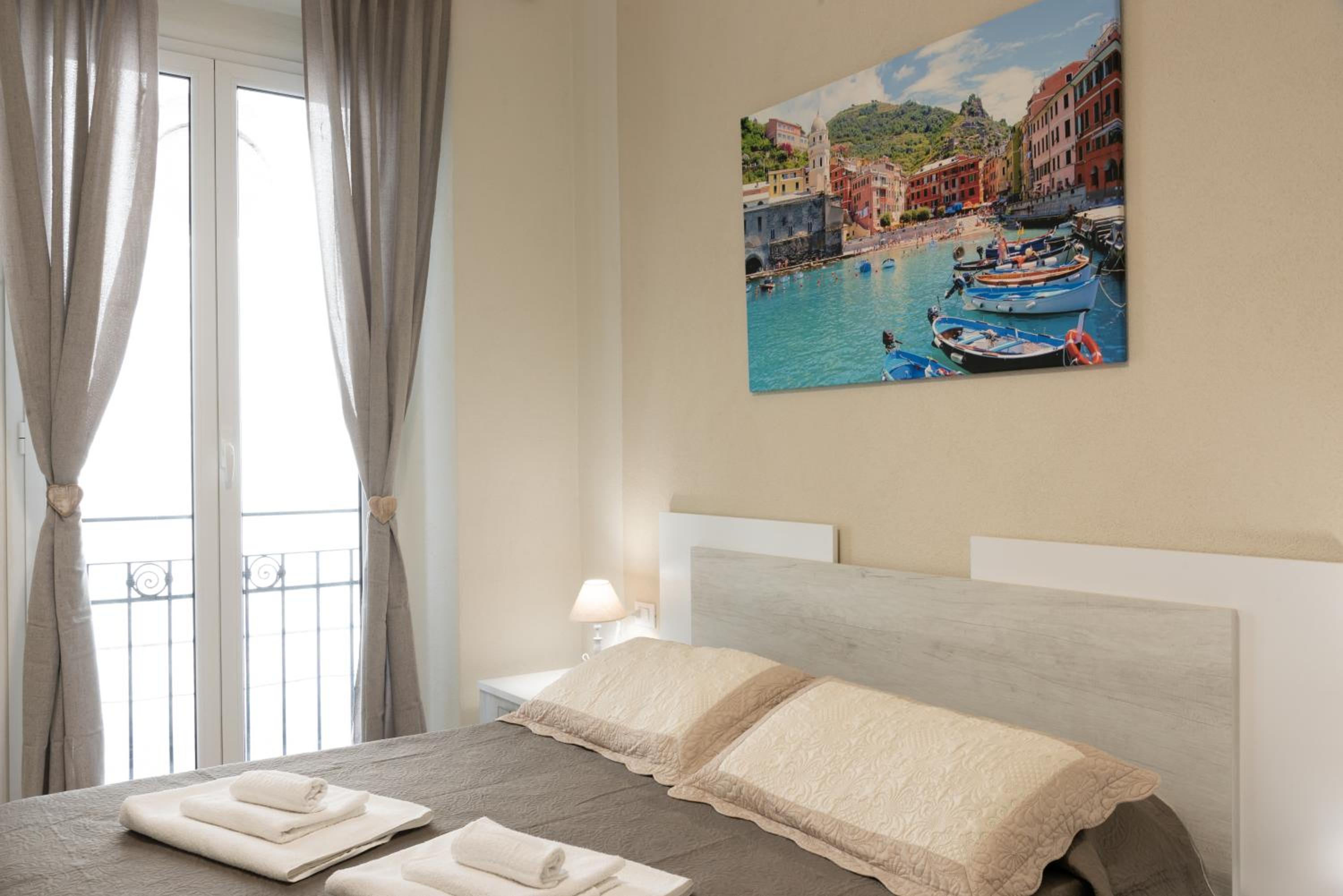 Deluxe Room - Photo 11