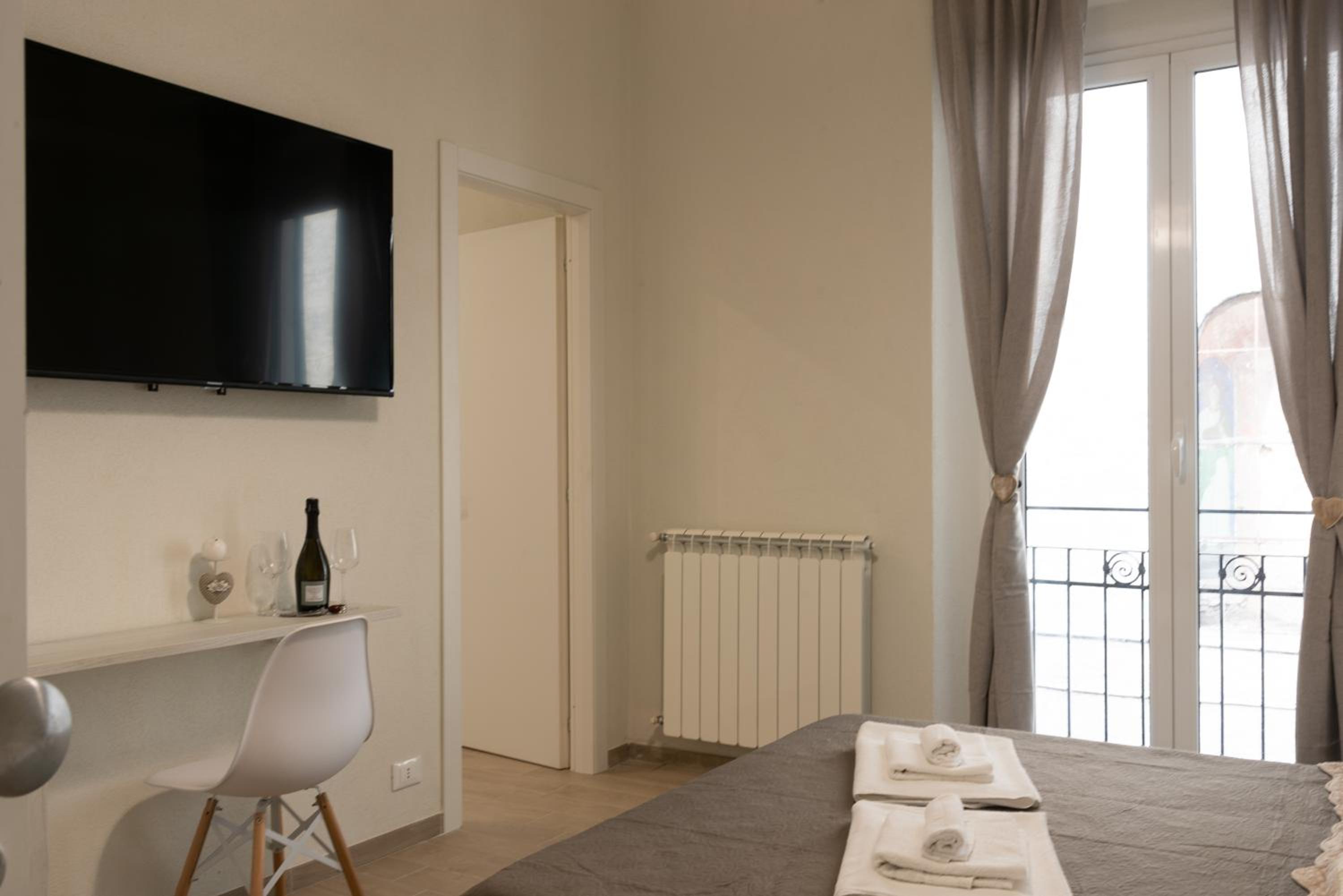 Deluxe Room - Photo 13