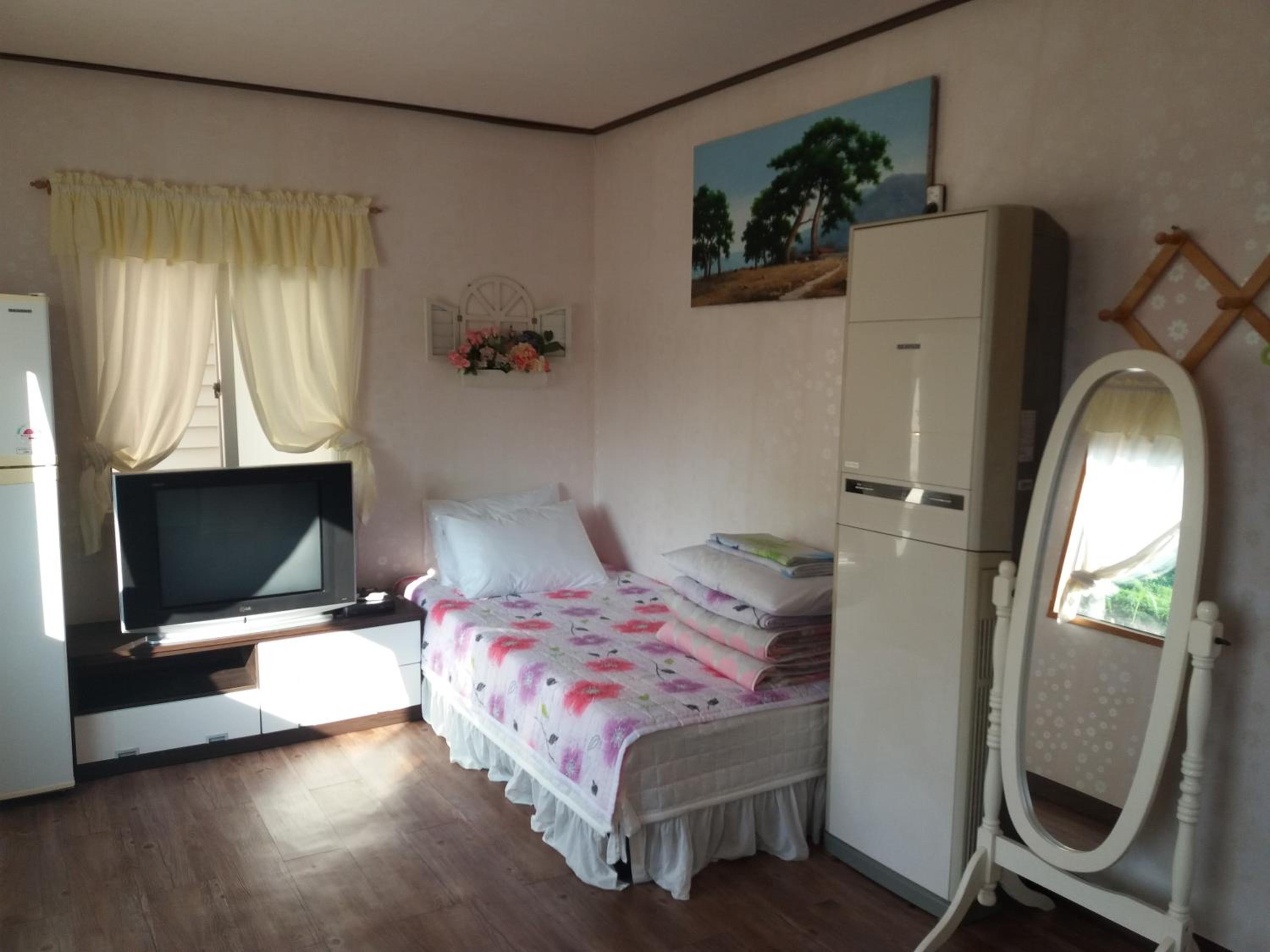 Family Room - Photo 21