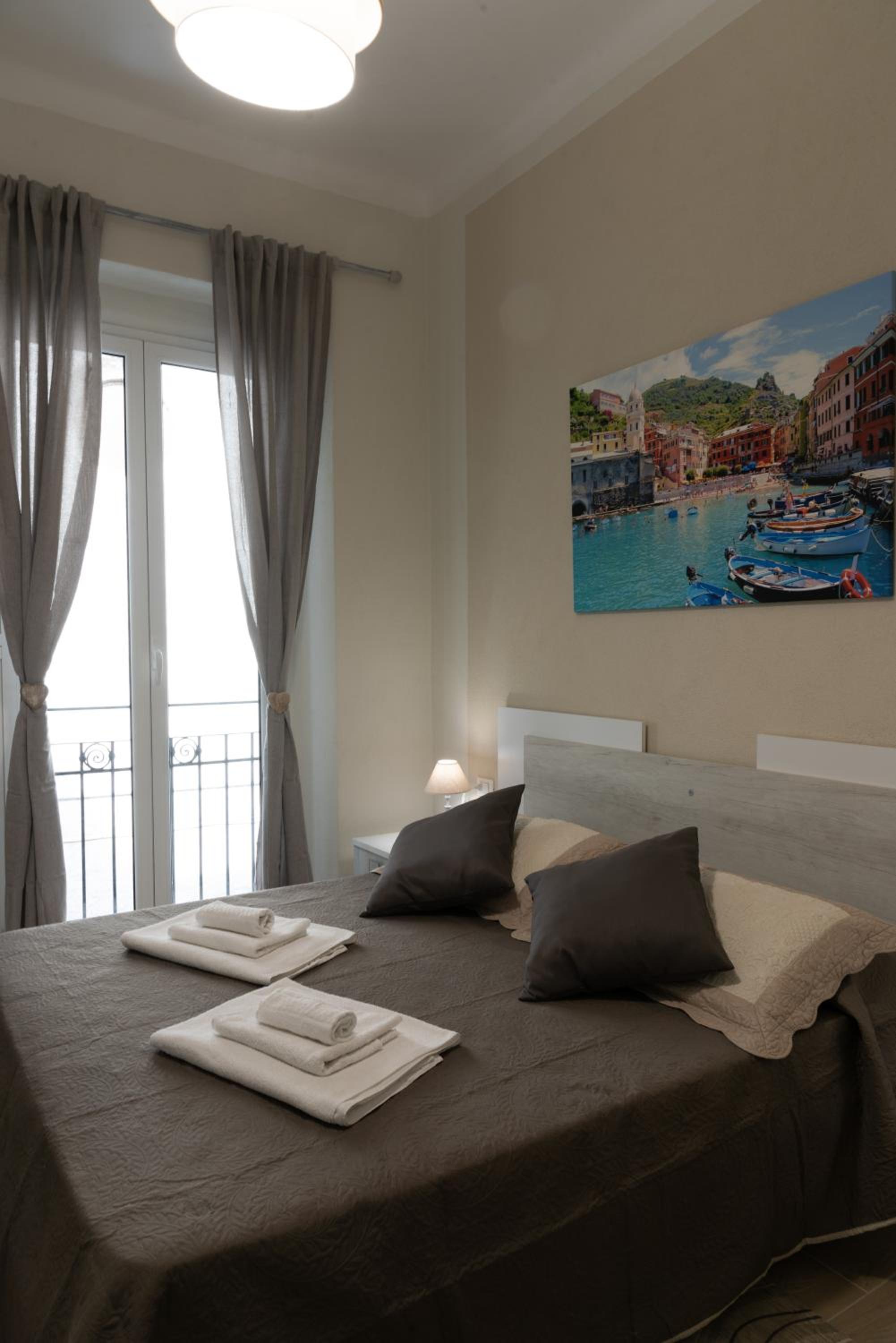 Deluxe Room - Photo 4