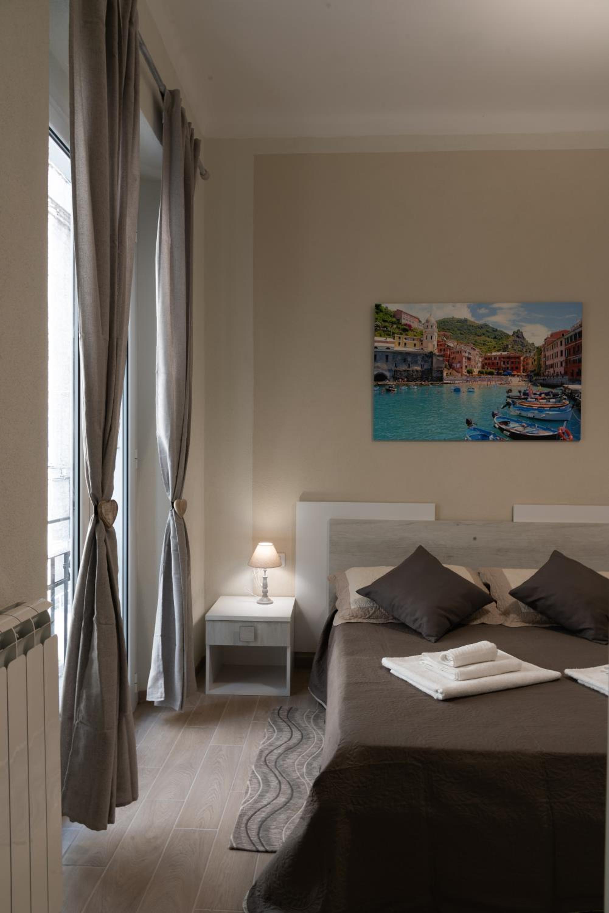 Deluxe Room - Photo 3