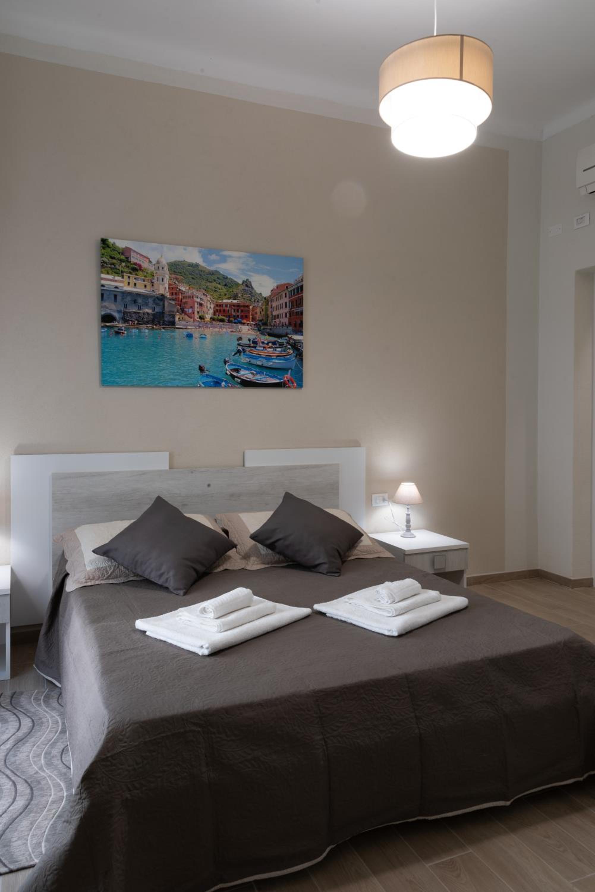 Deluxe Room - Photo 2
