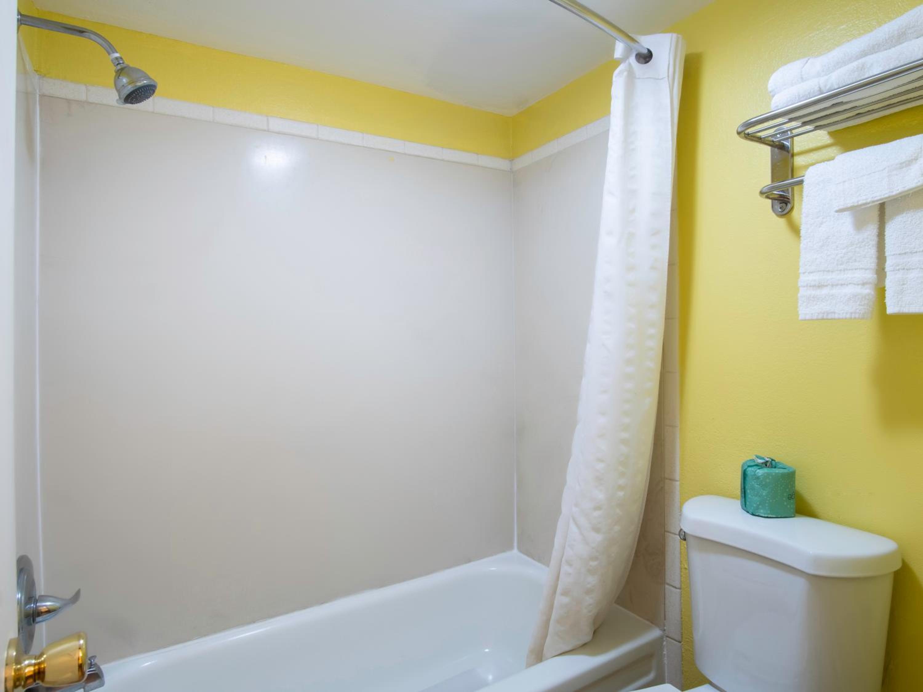 Standard Queen Room photo 3