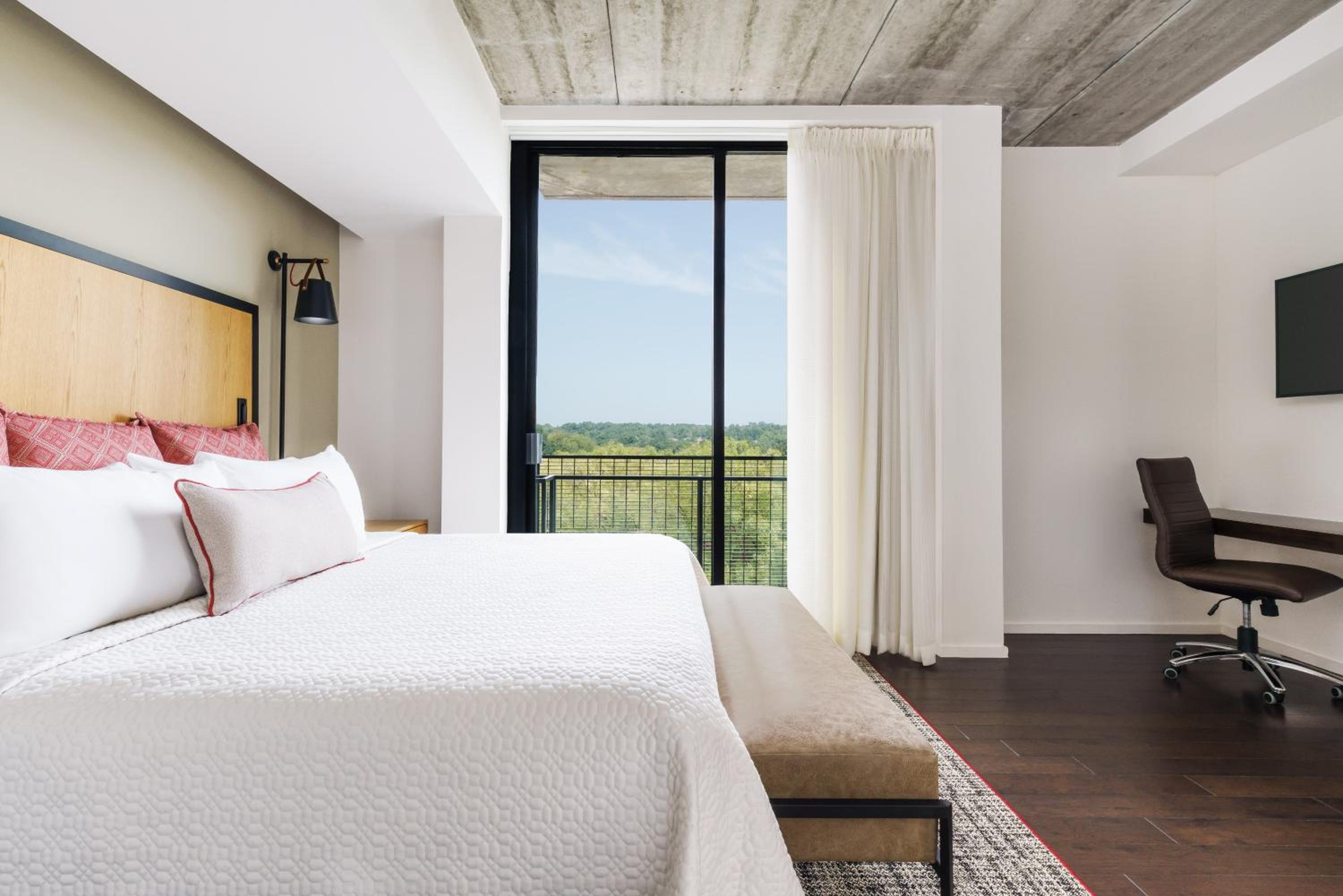 King Suite with Balcony - Photo 1