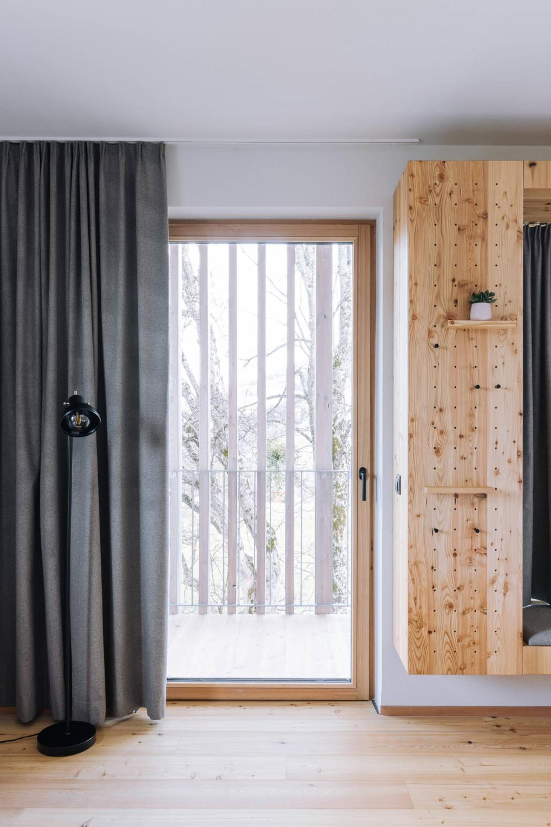 Large Double Room - Photo 4