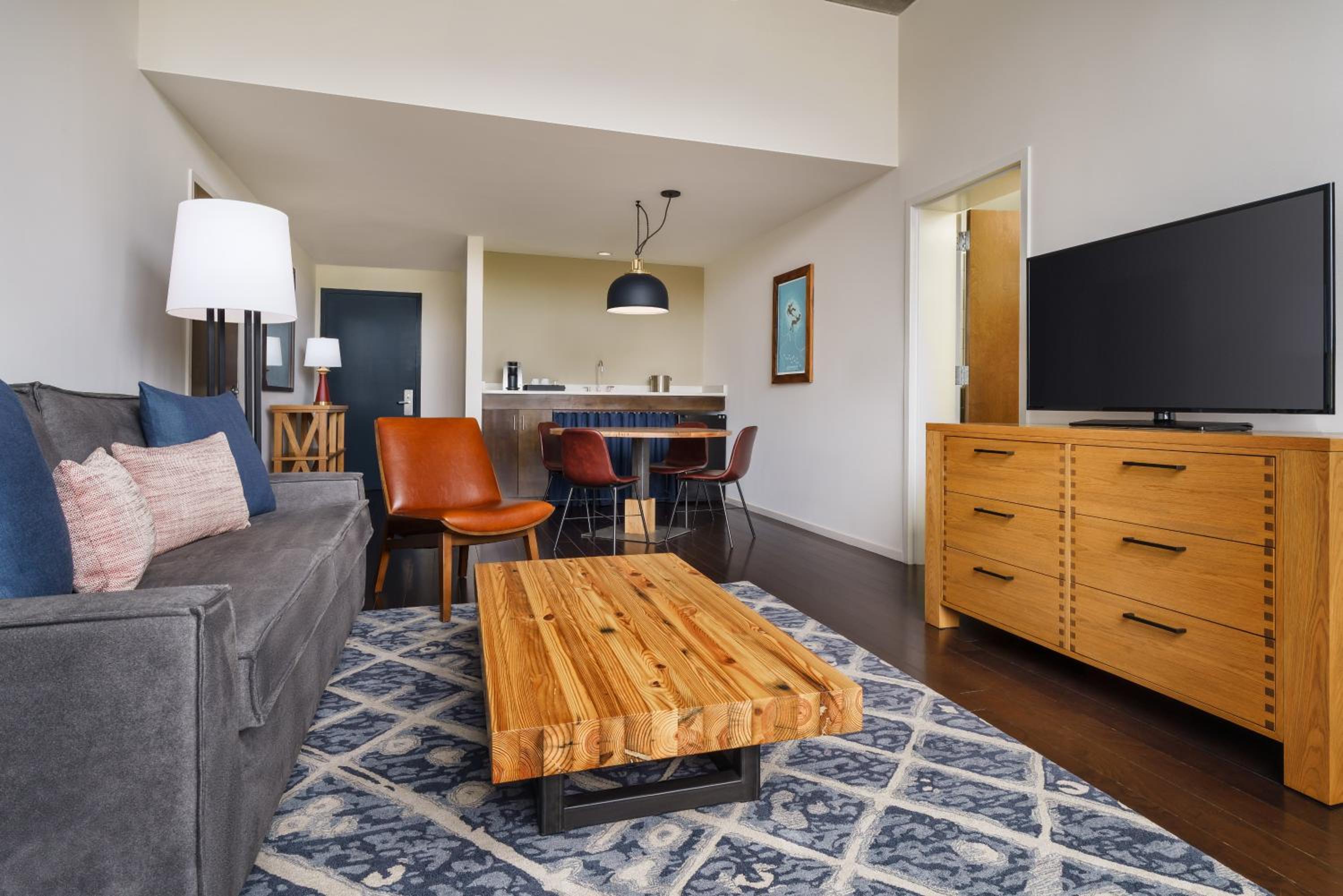 King Suite - Photo 2