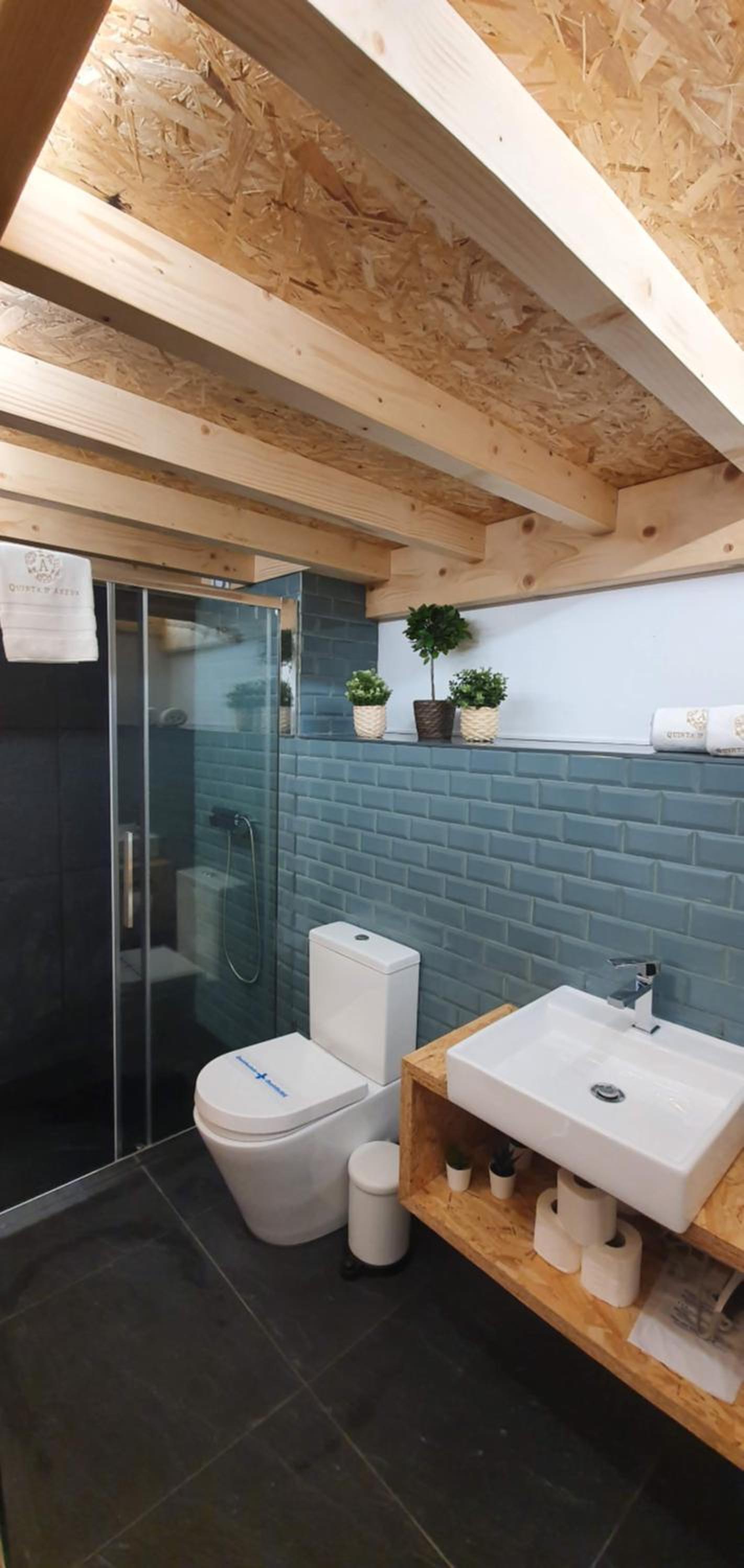 Family Room with Private Bathroom - Photo 4