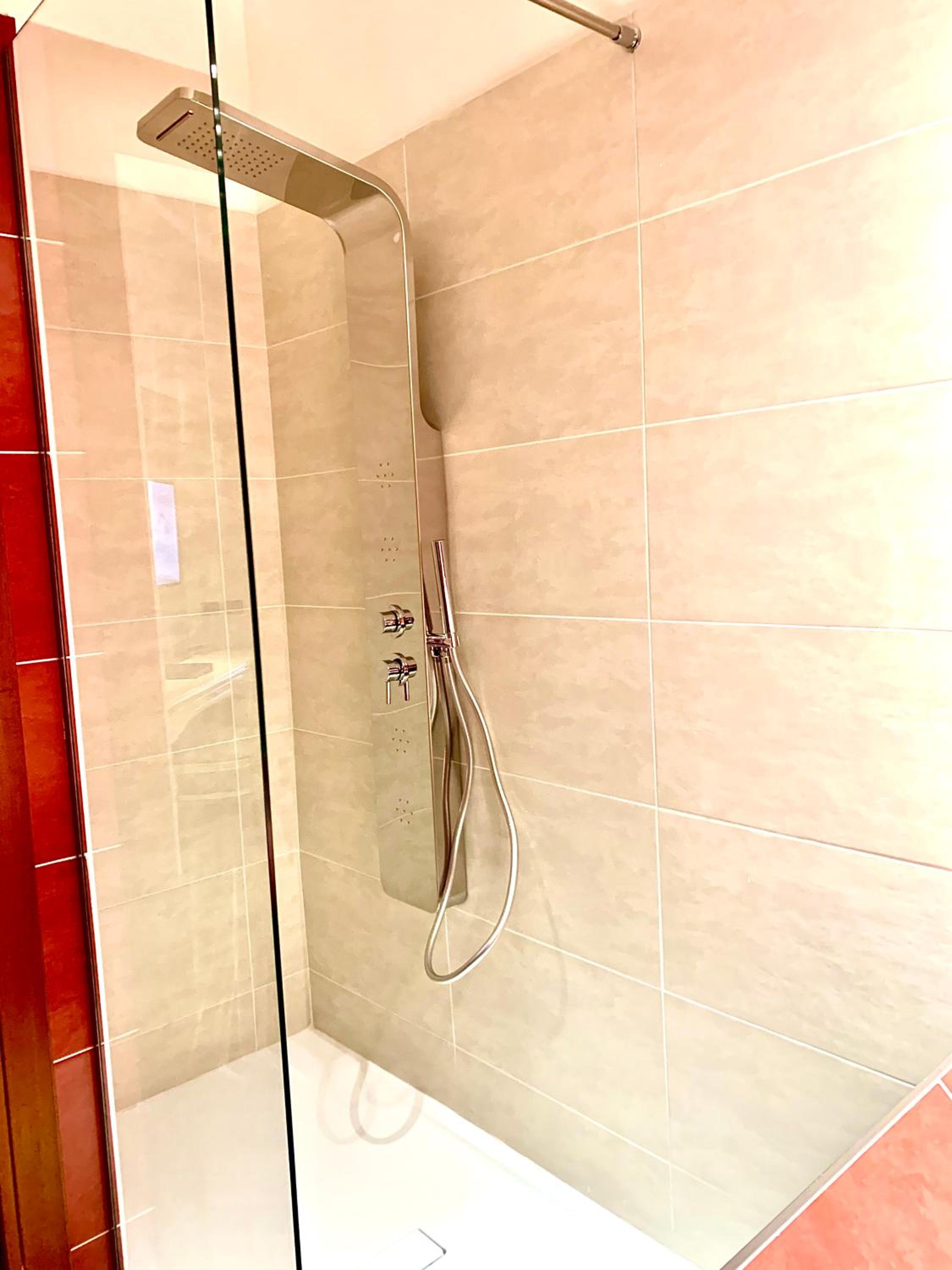Junior Suite with Balcony - Photo 3