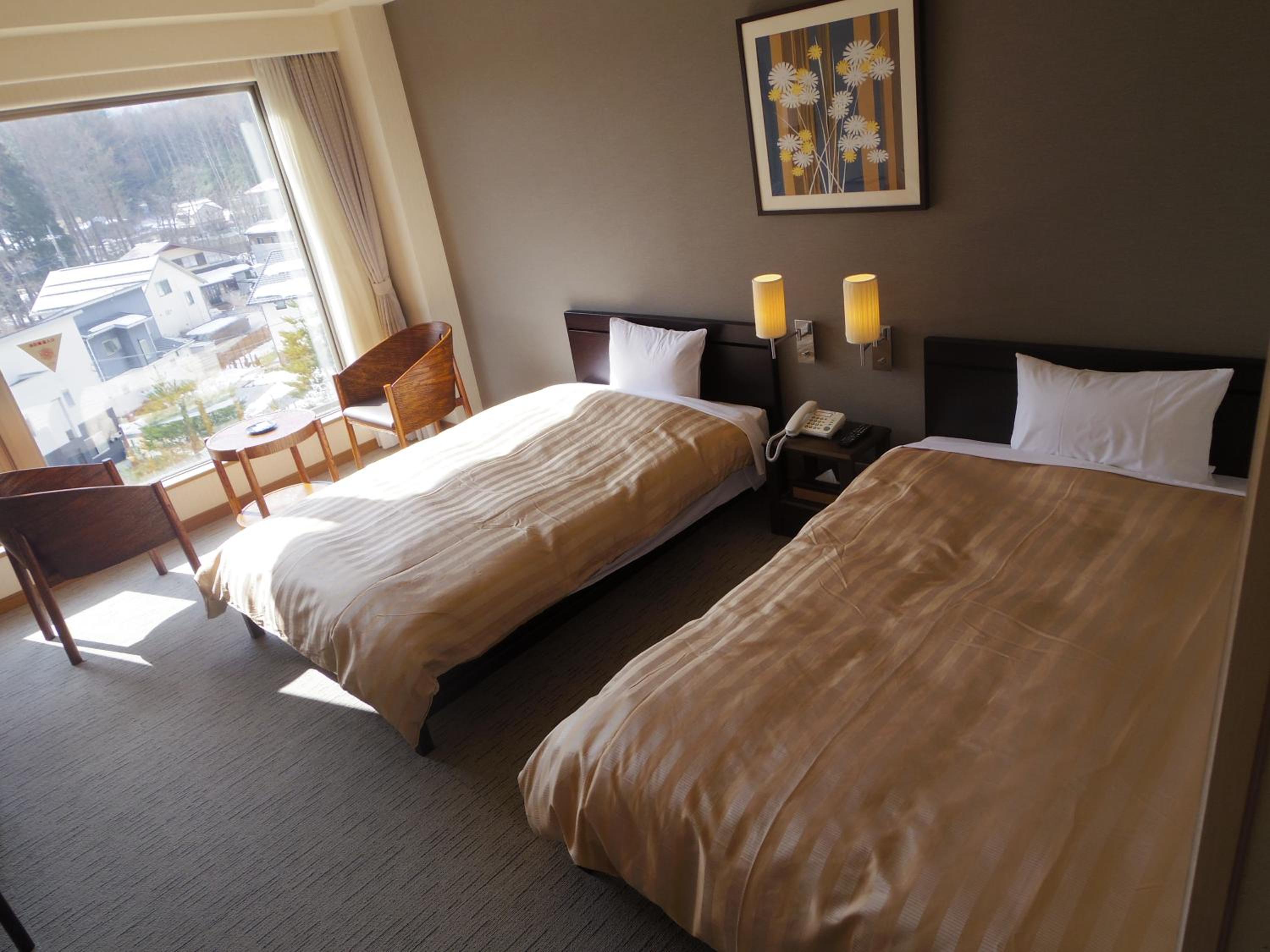 Twin Room with Shared Bathroom - Non-Smoking - Photo 9