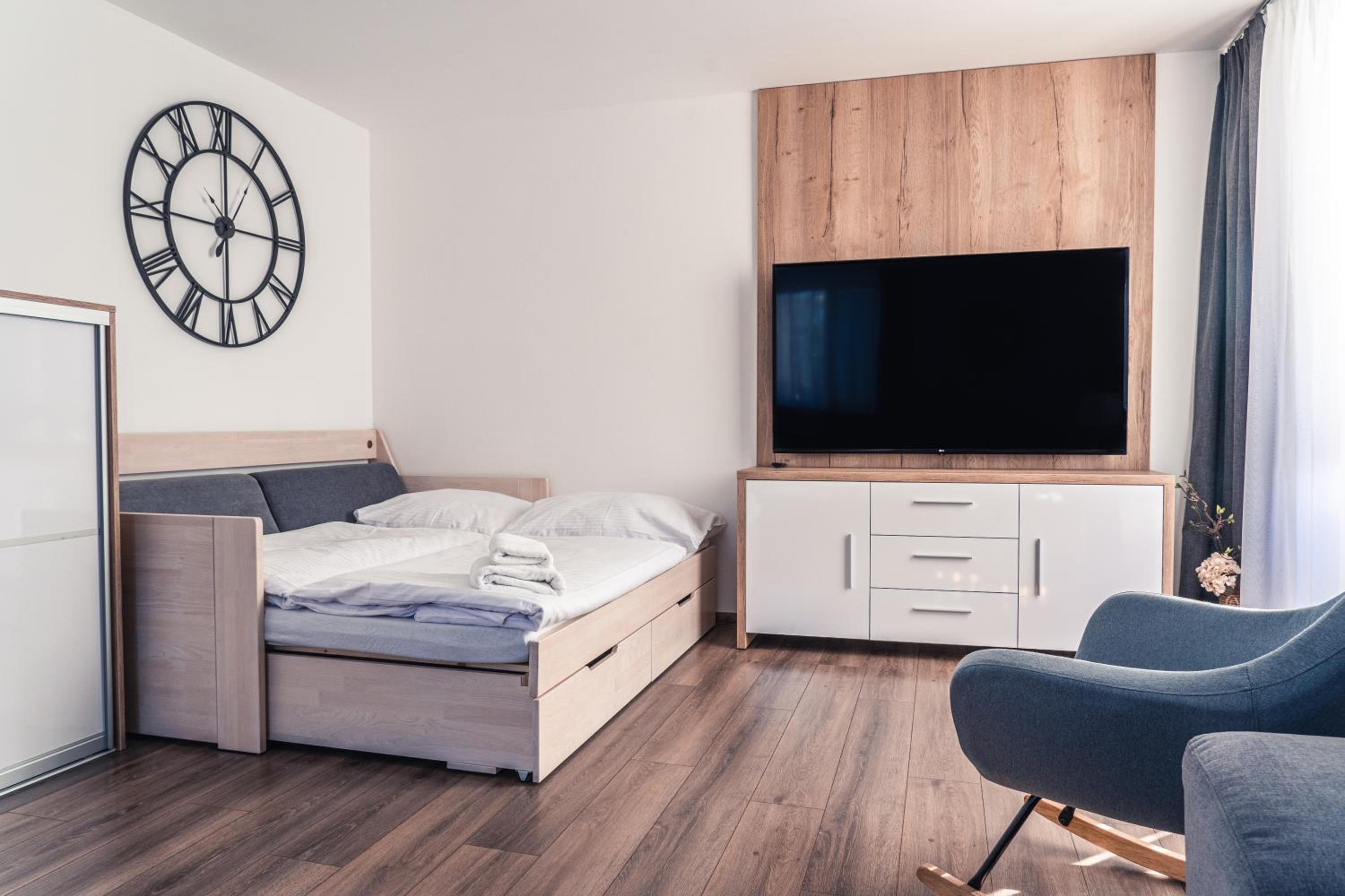 Two-Bedroom Apartment - Photo 19