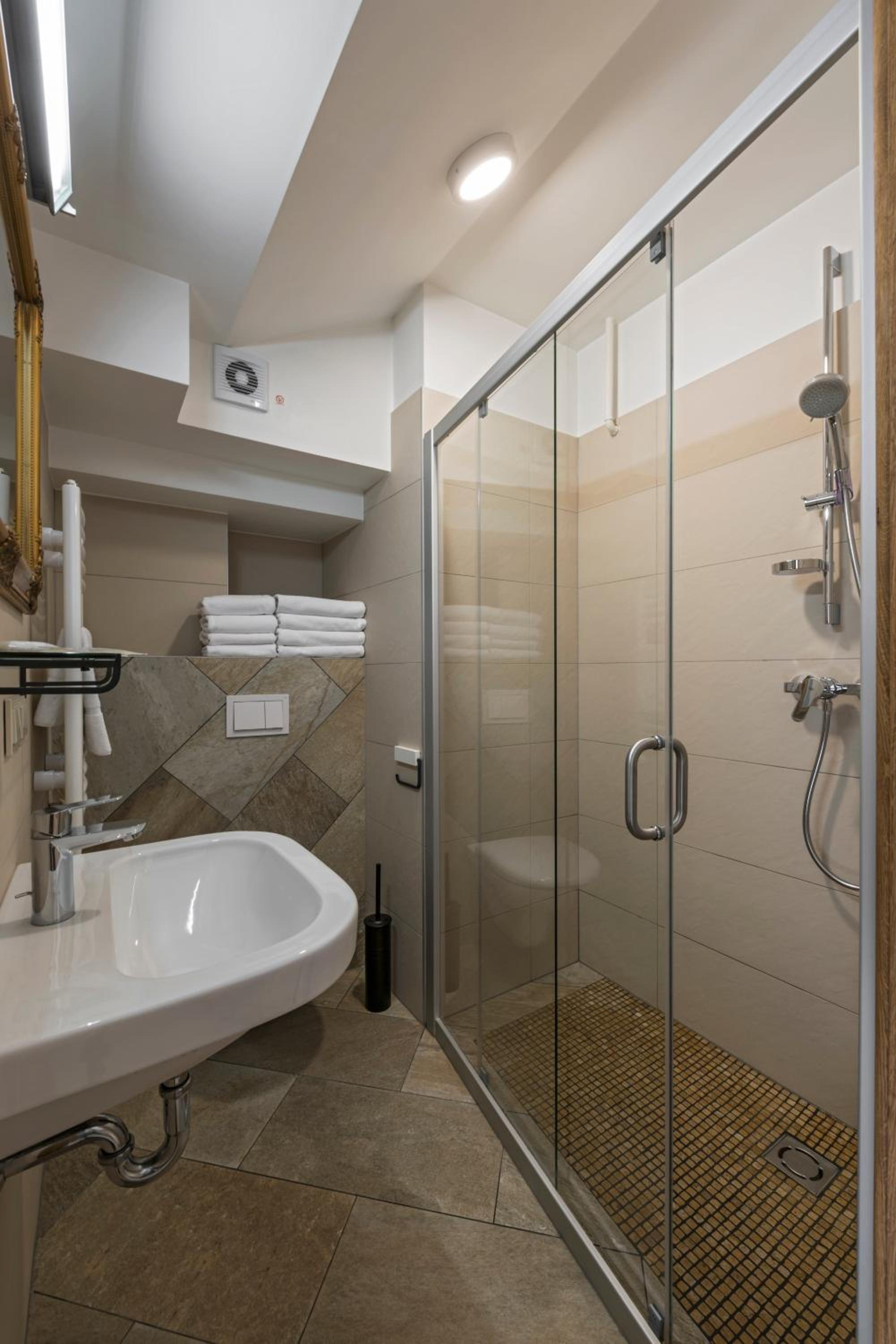 King Studio Apartment