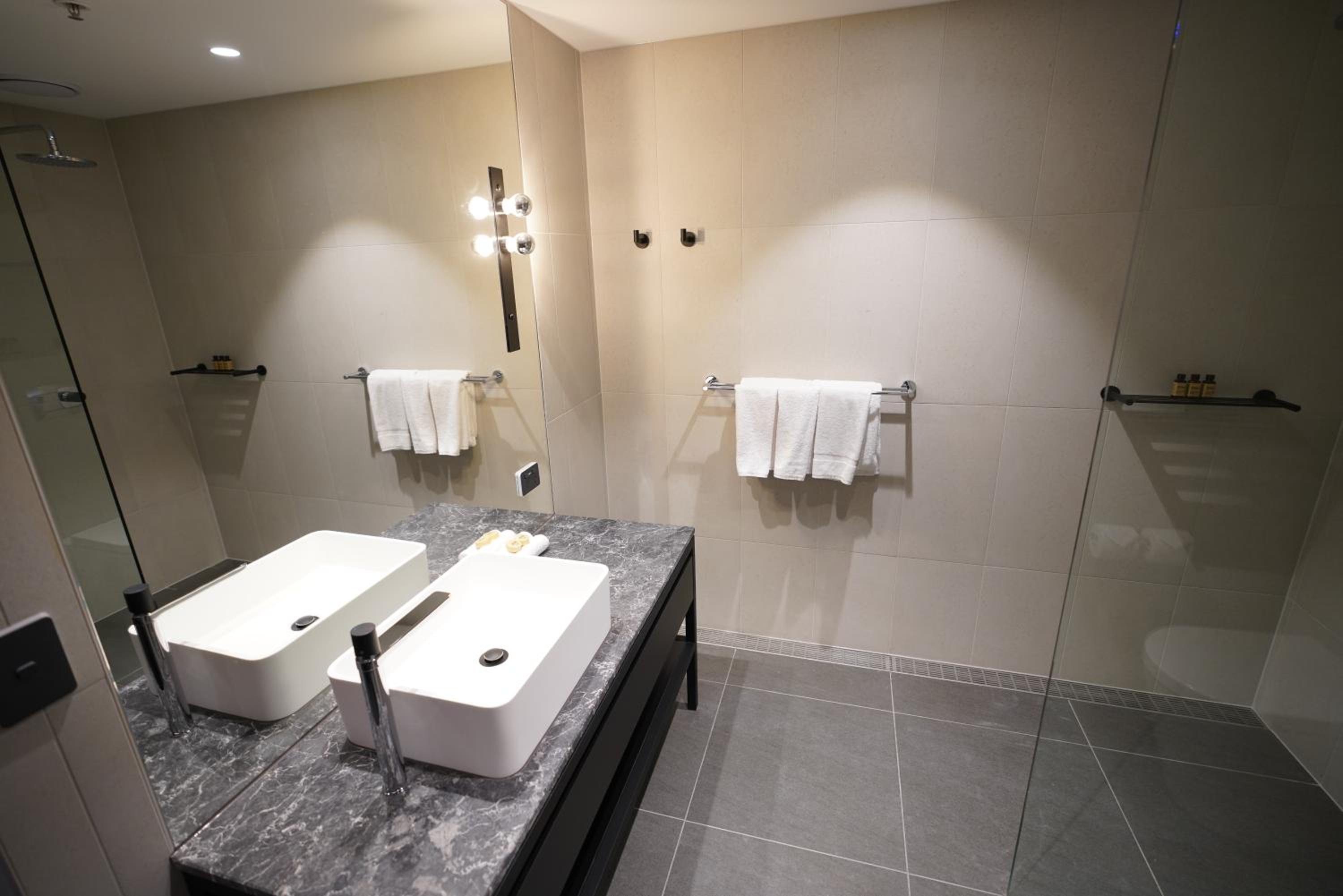 King Suite - Non-Smoking/Mobility/Hearing Accessible - Photo 3