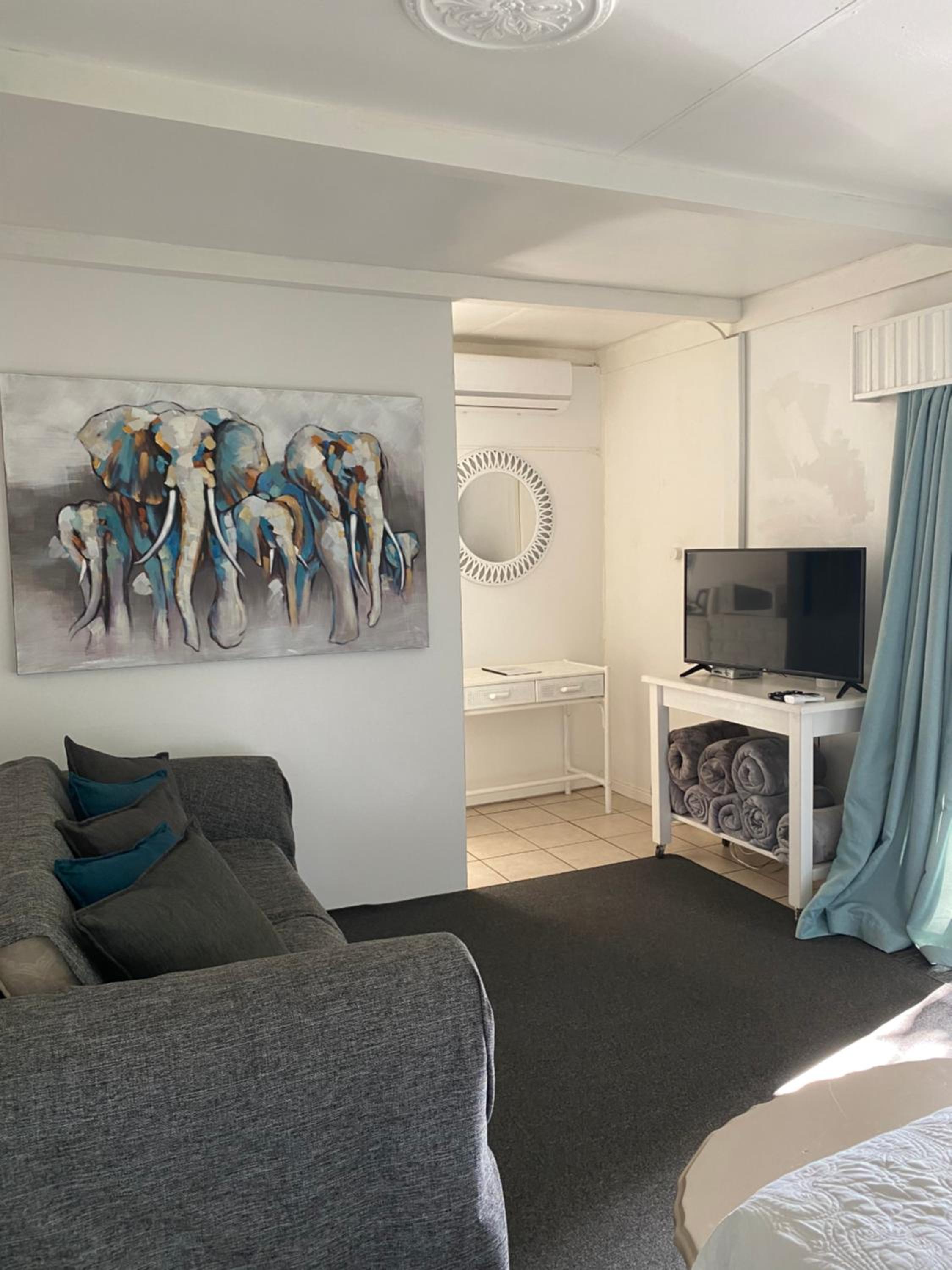 Family Suite with Balcony - Photo 12