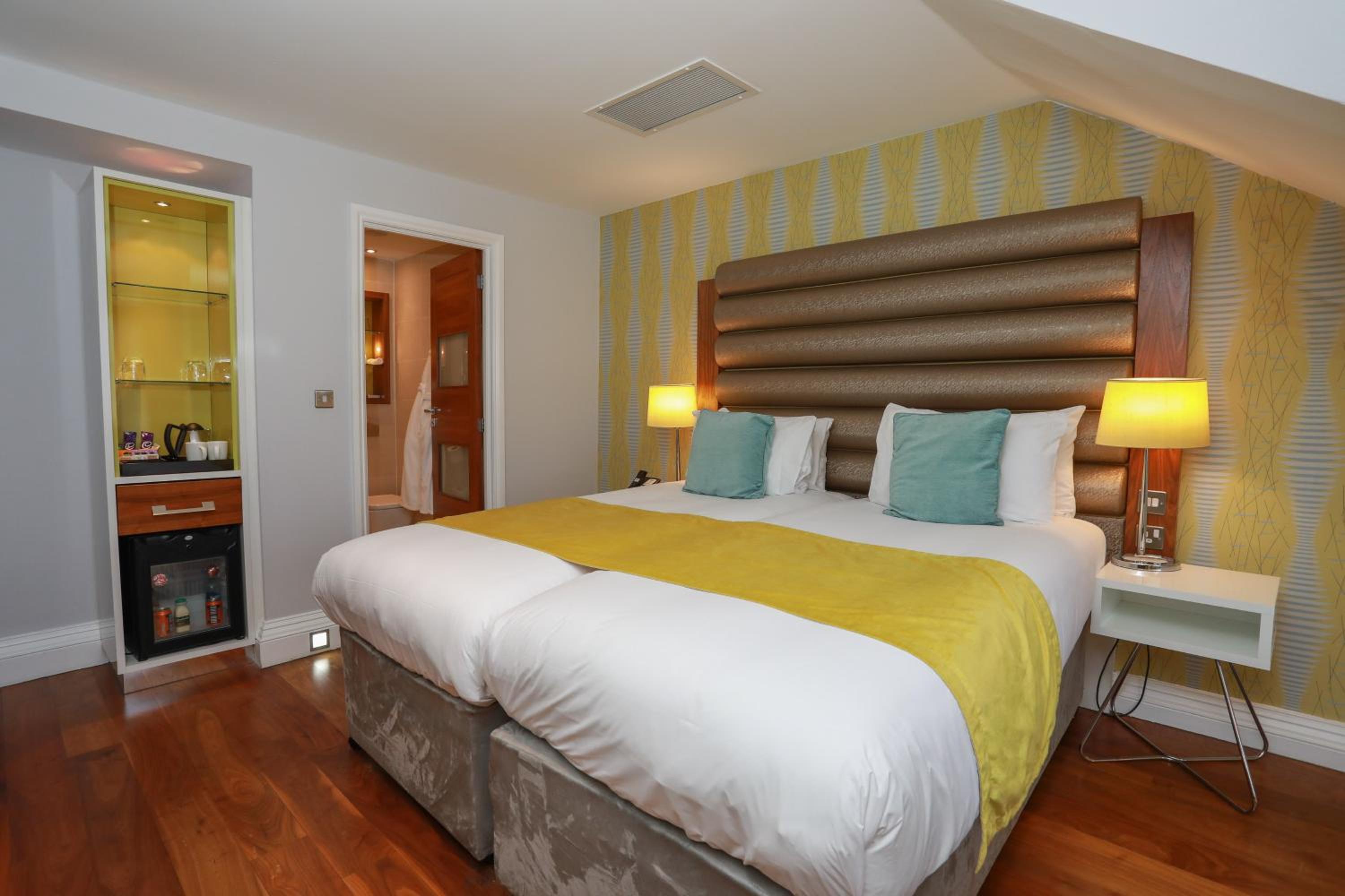 Premium King Room - Photo 5