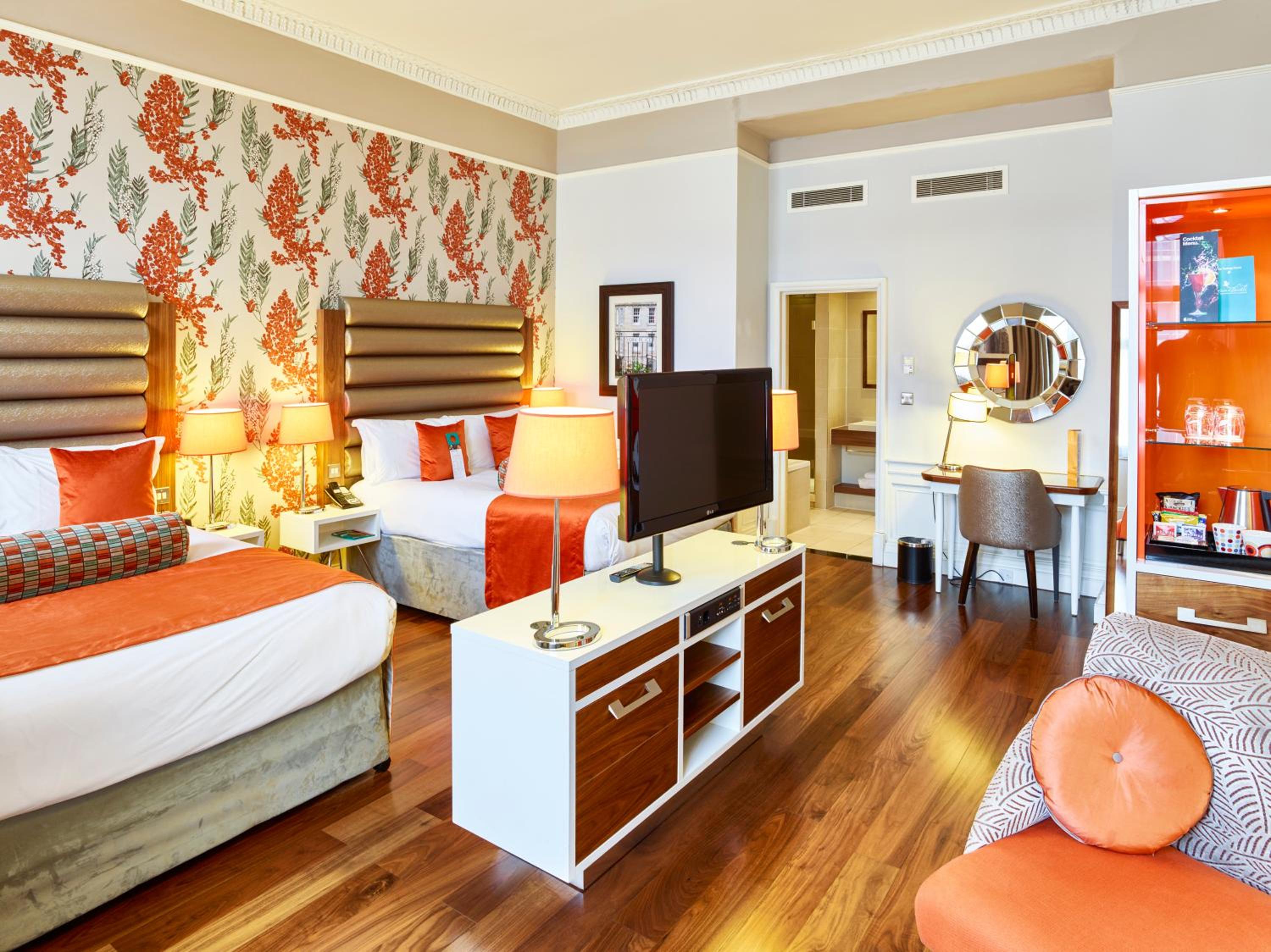 Standard King Room with Two King Beds photo 1