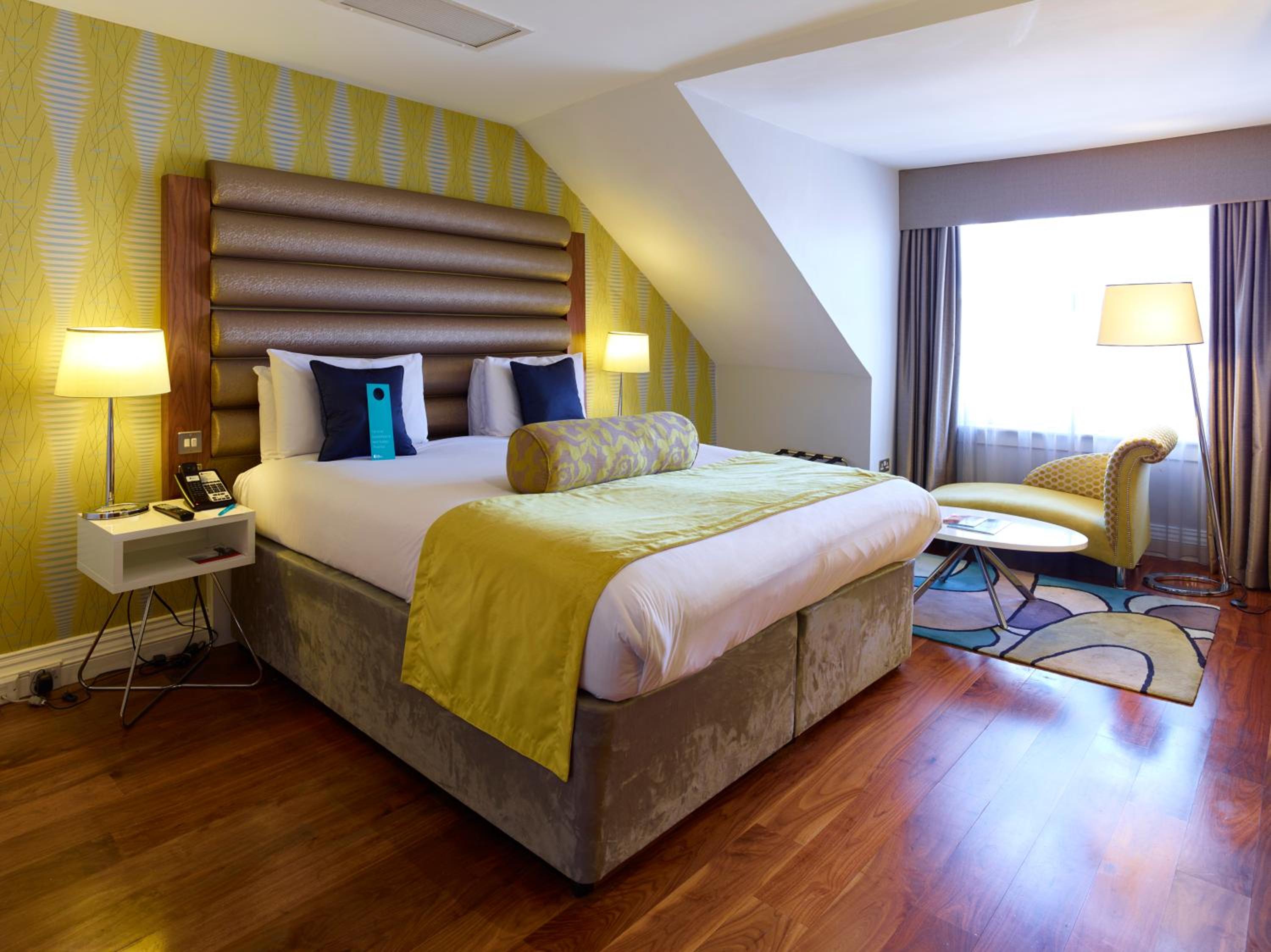 Premium King Room - Photo 14