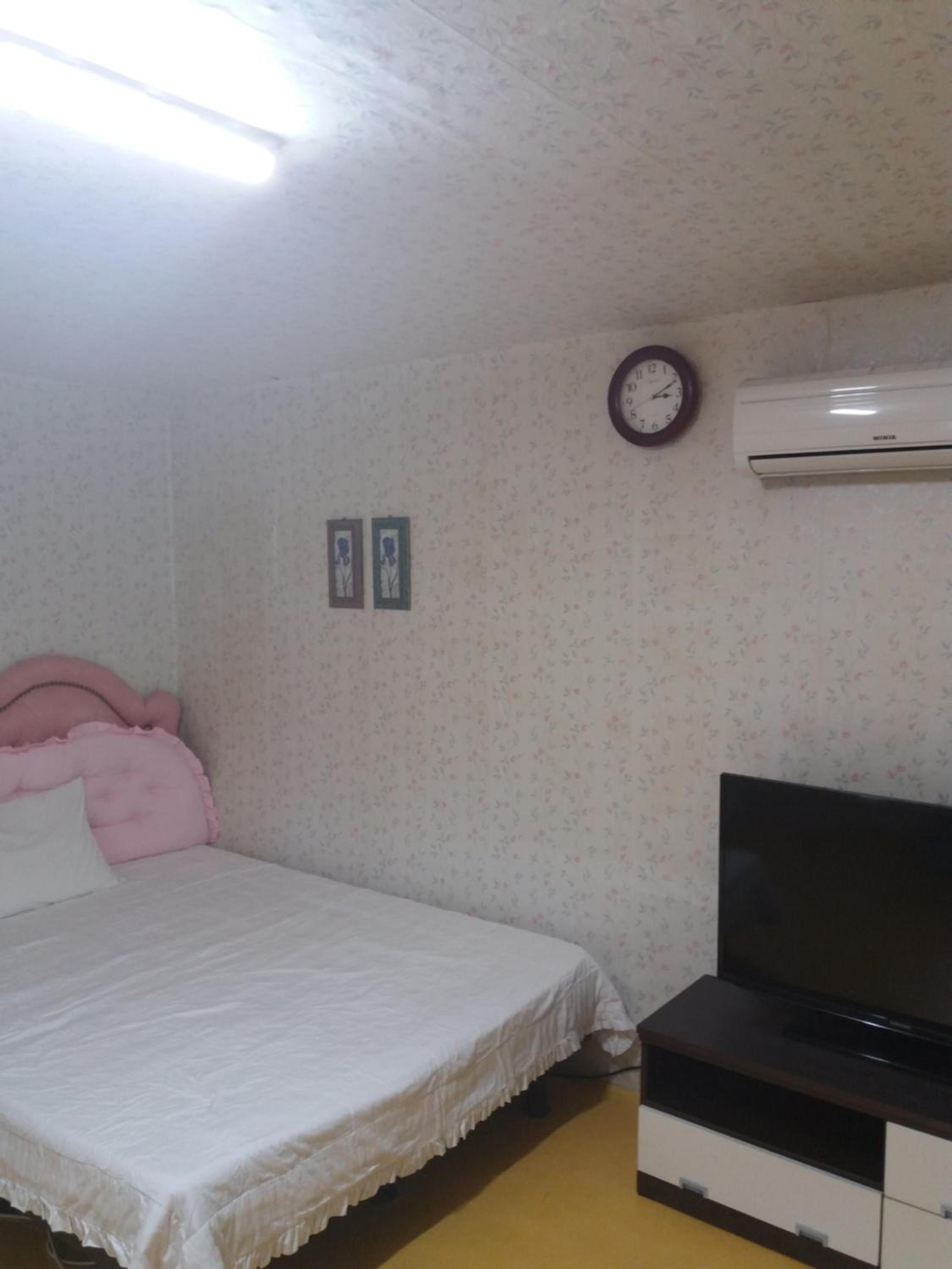 One-Bedroom House - Photo 3