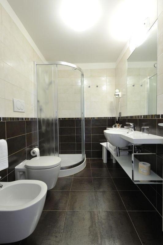 Double Room with Balcony - Photo 8