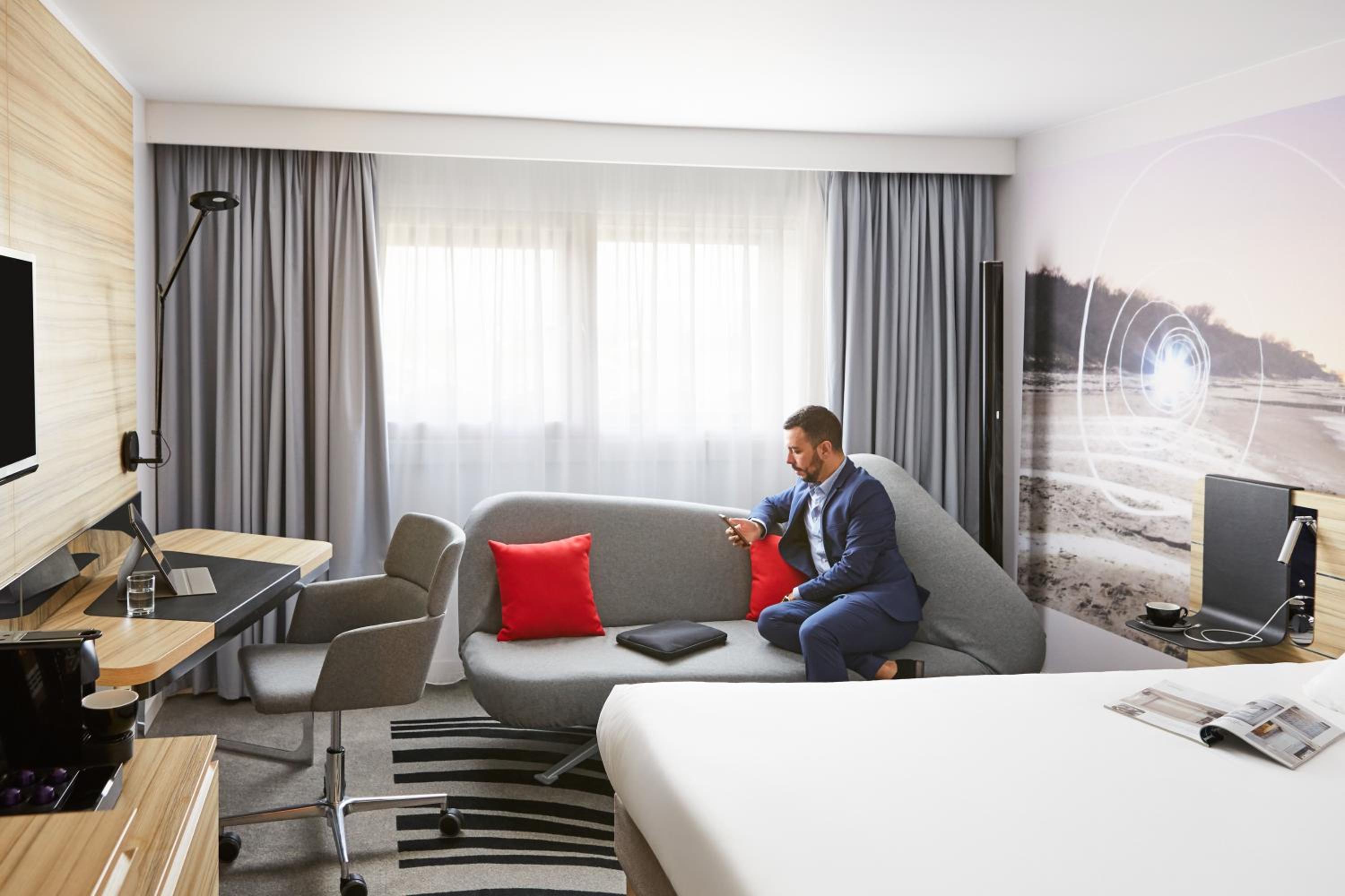 Superior Queen Room with Sofa Bed - Photo 7