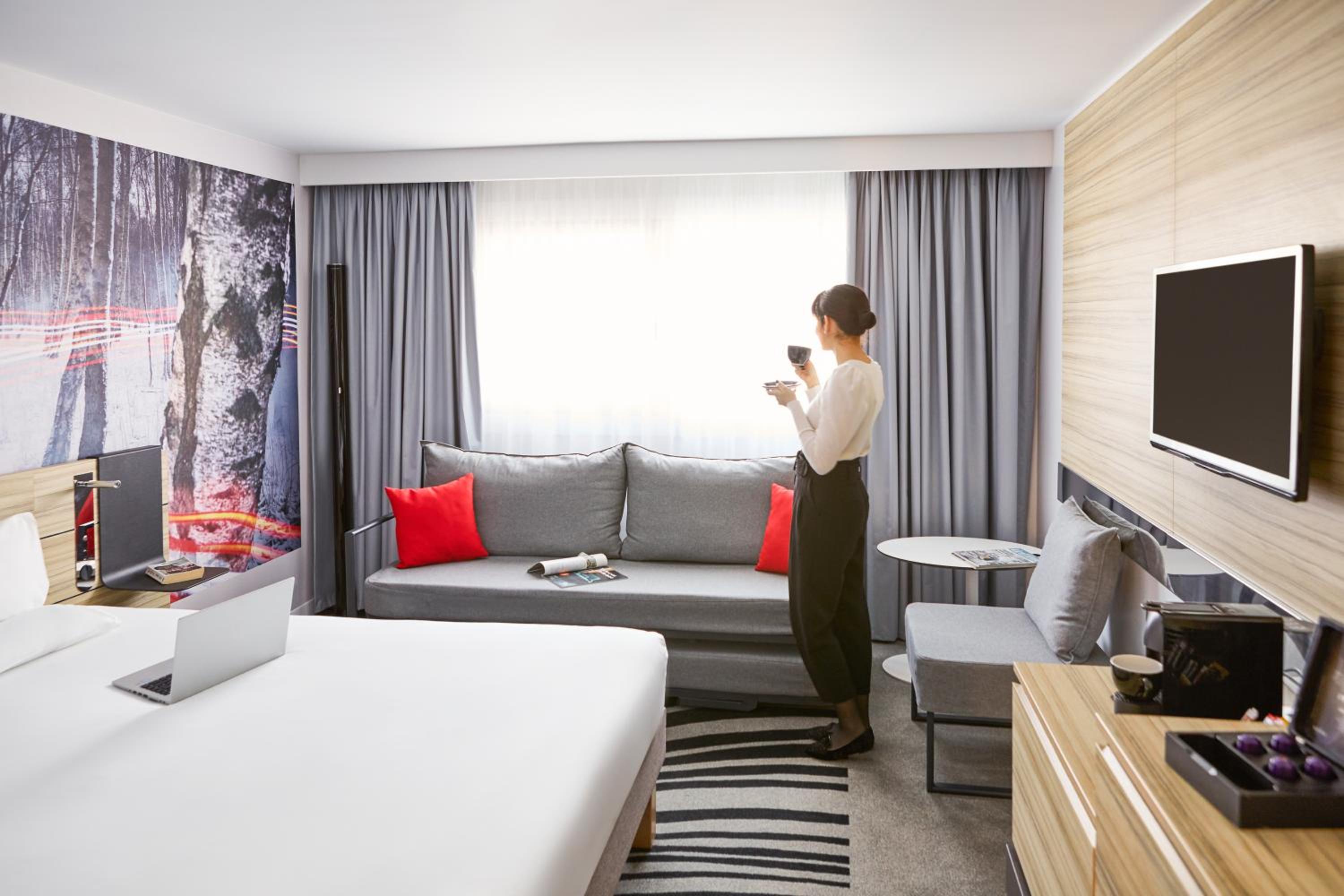 Superior Queen Room with Sofa Bed - Photo 6