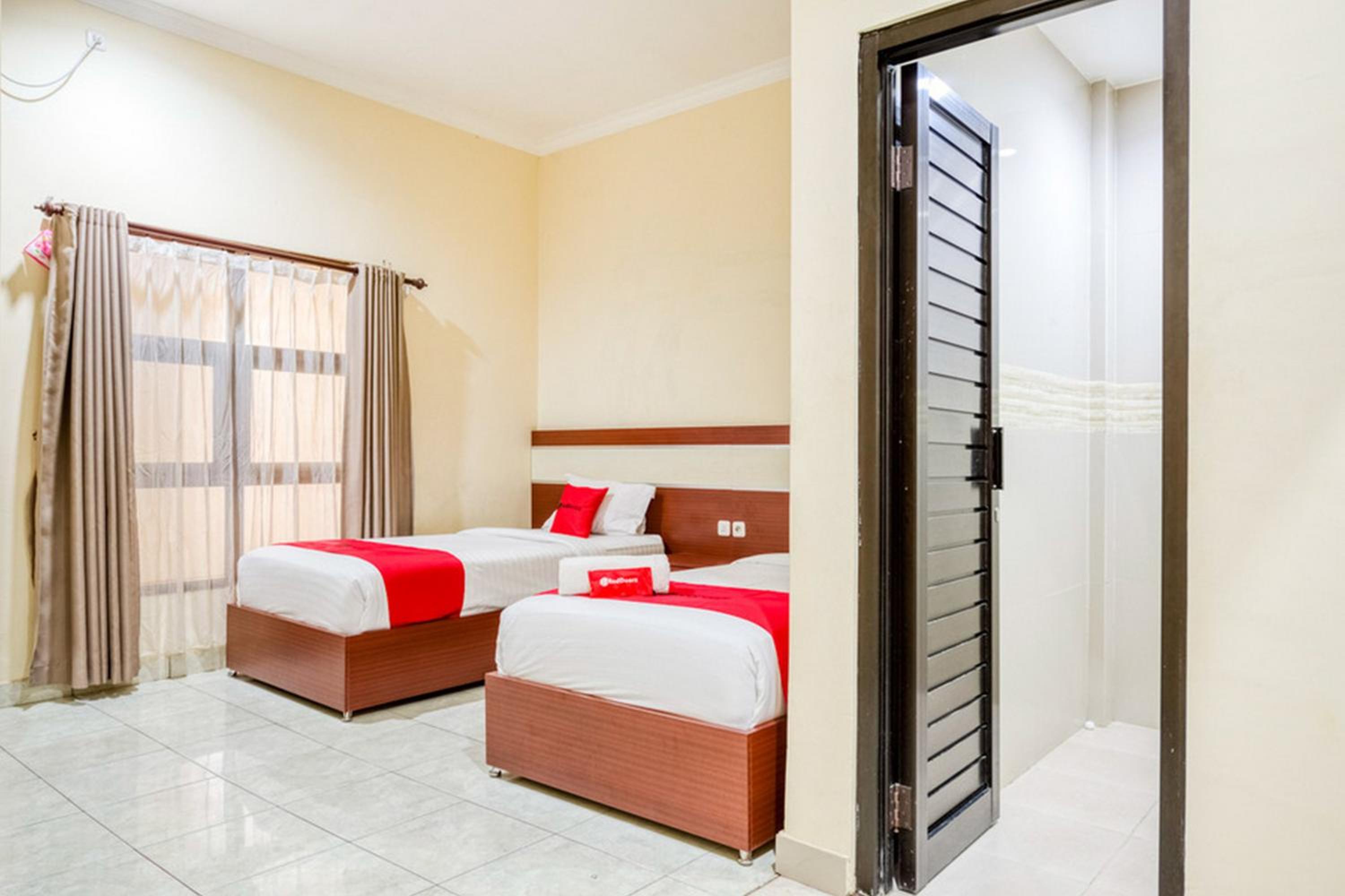 Standard Twin Room - Photo 4