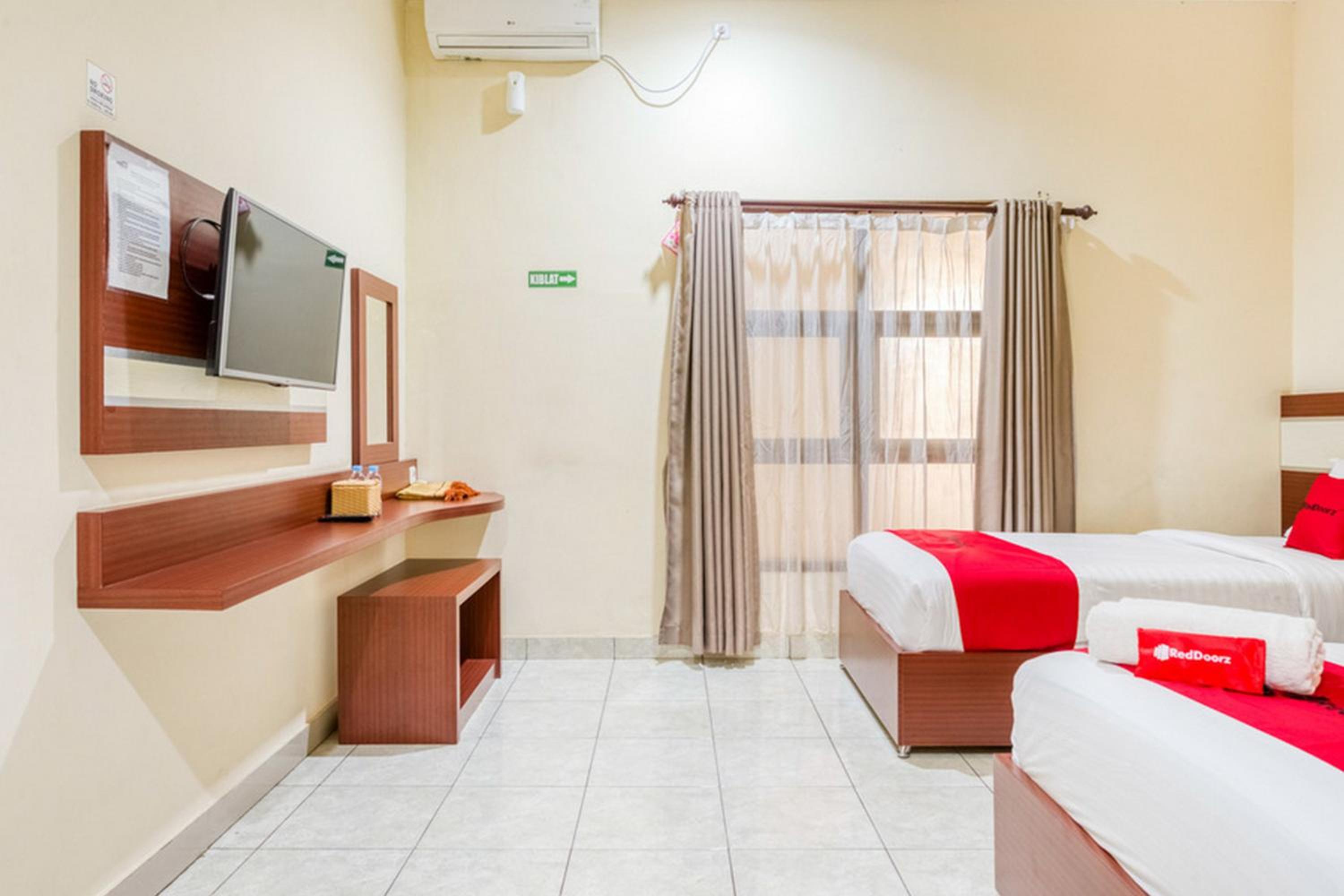 Standard Twin Room - Photo 5