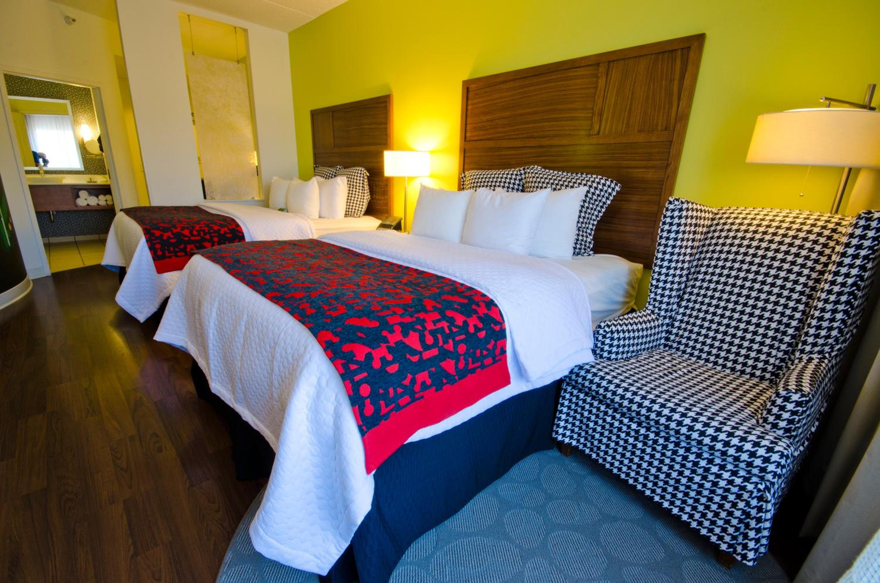 Standard Room with Two Queen Beds - Photo 1