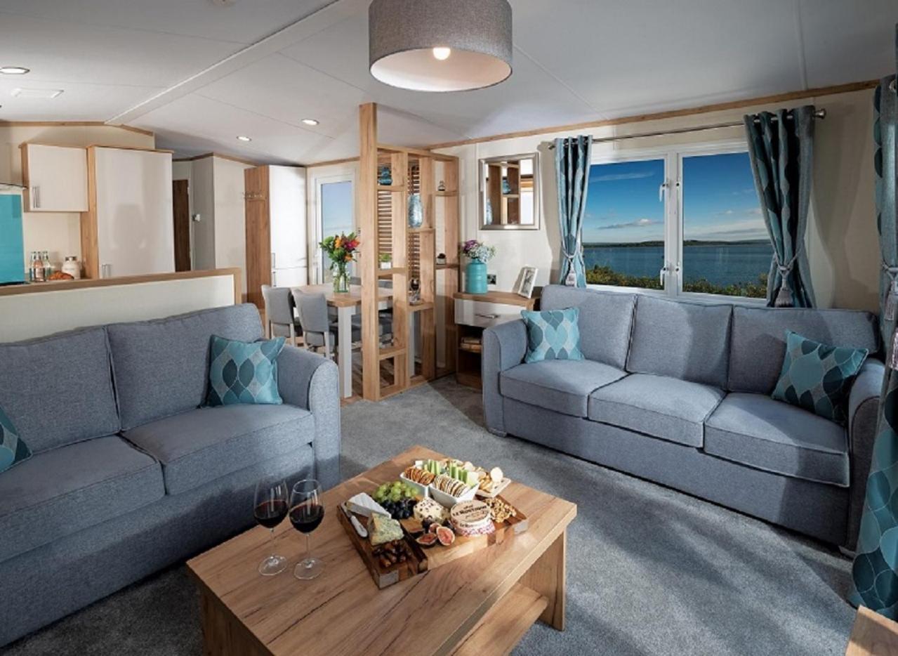 4 Berth Luxury Caravan with Hot Tub Pet Free photo 2