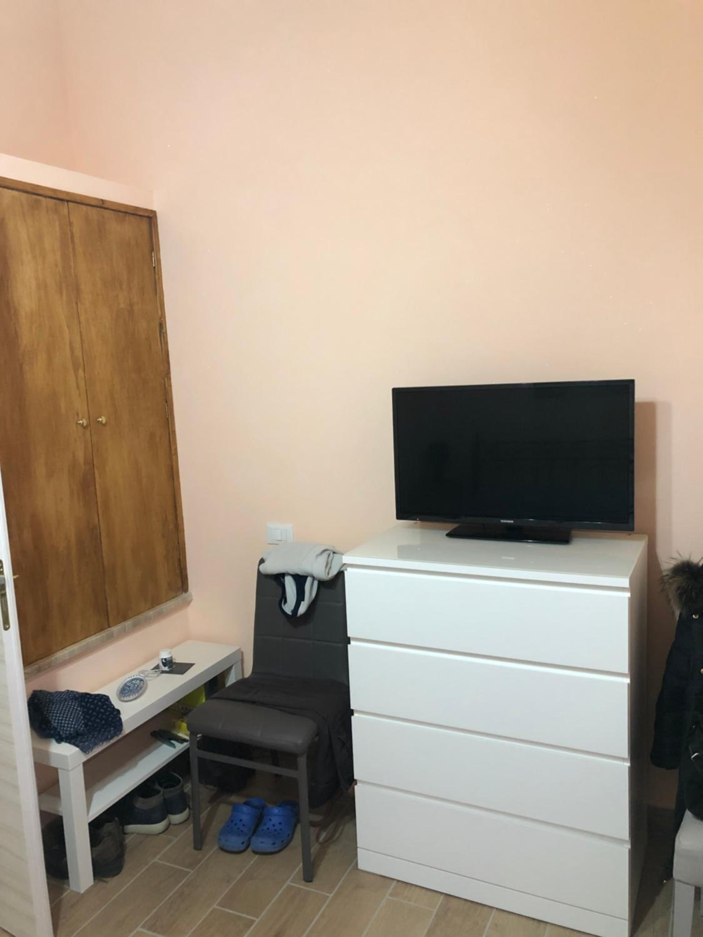 Two-Bedroom House - Photo 33