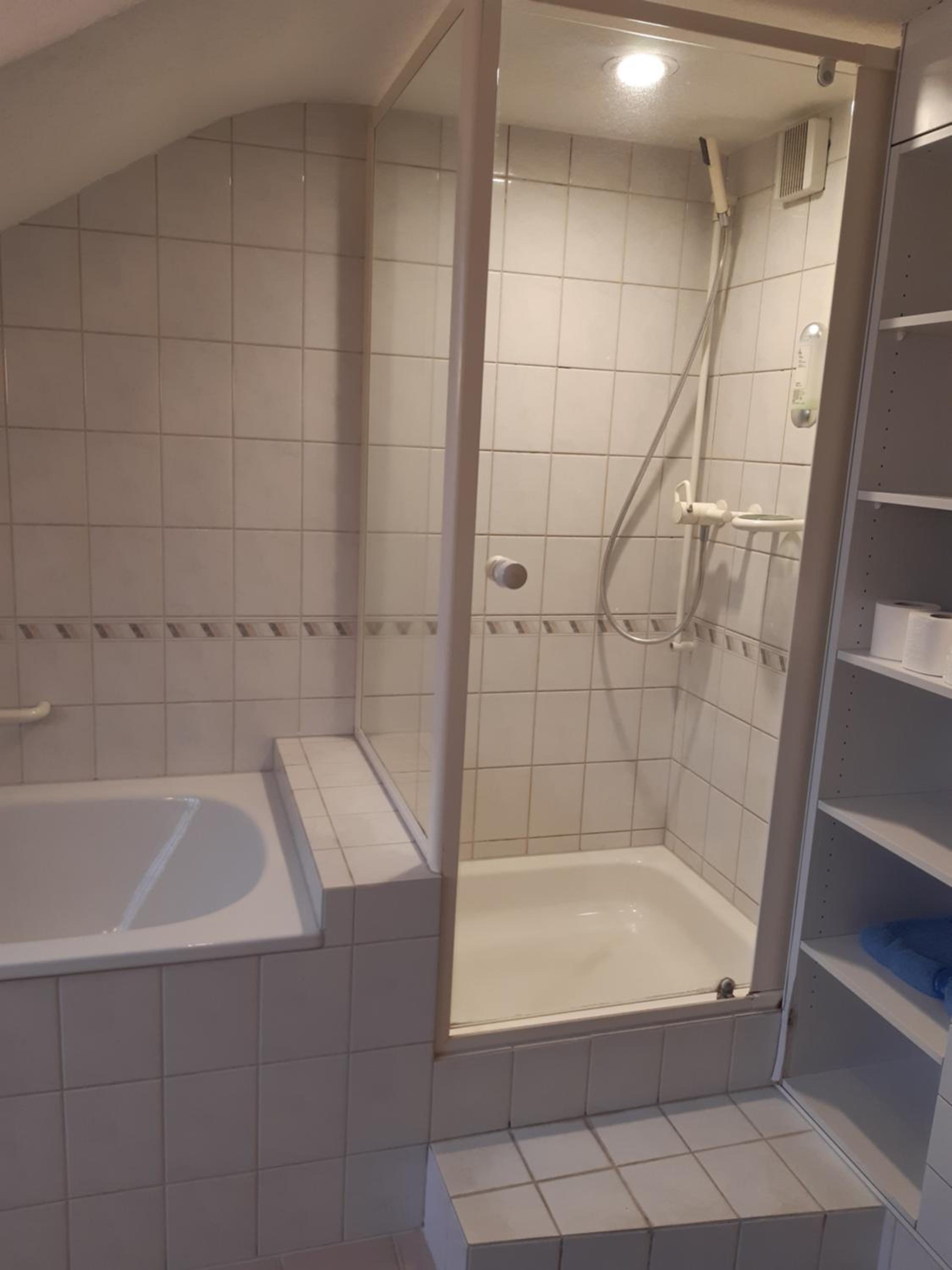Standard Twin Room with Shared Bathroom photo 3