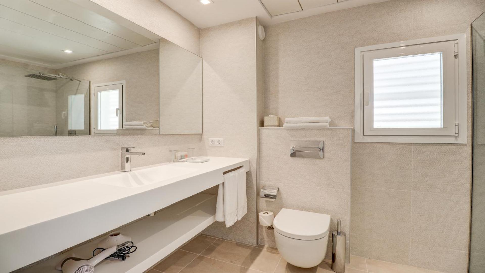 Double Room with Side Sea View with Balcony photo 2