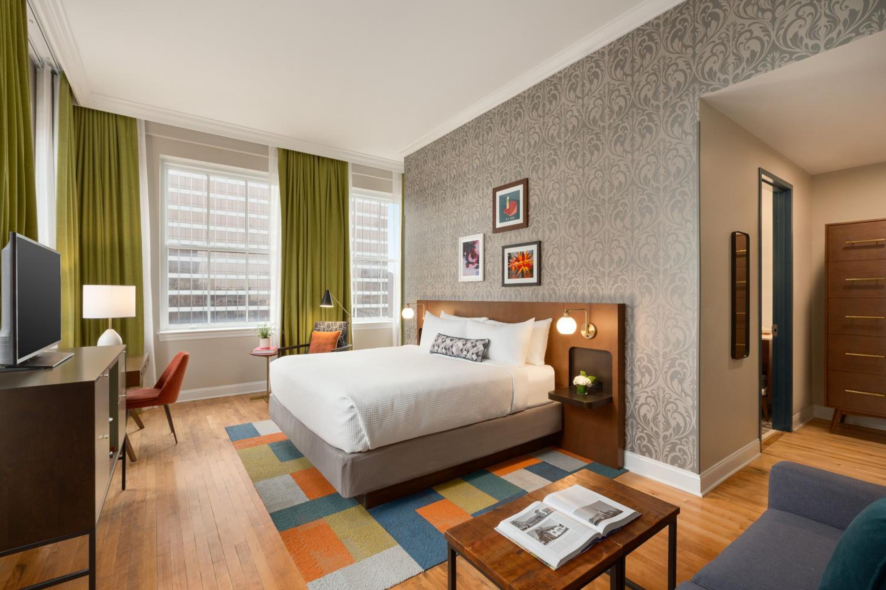 Premium King Room - Photo 4