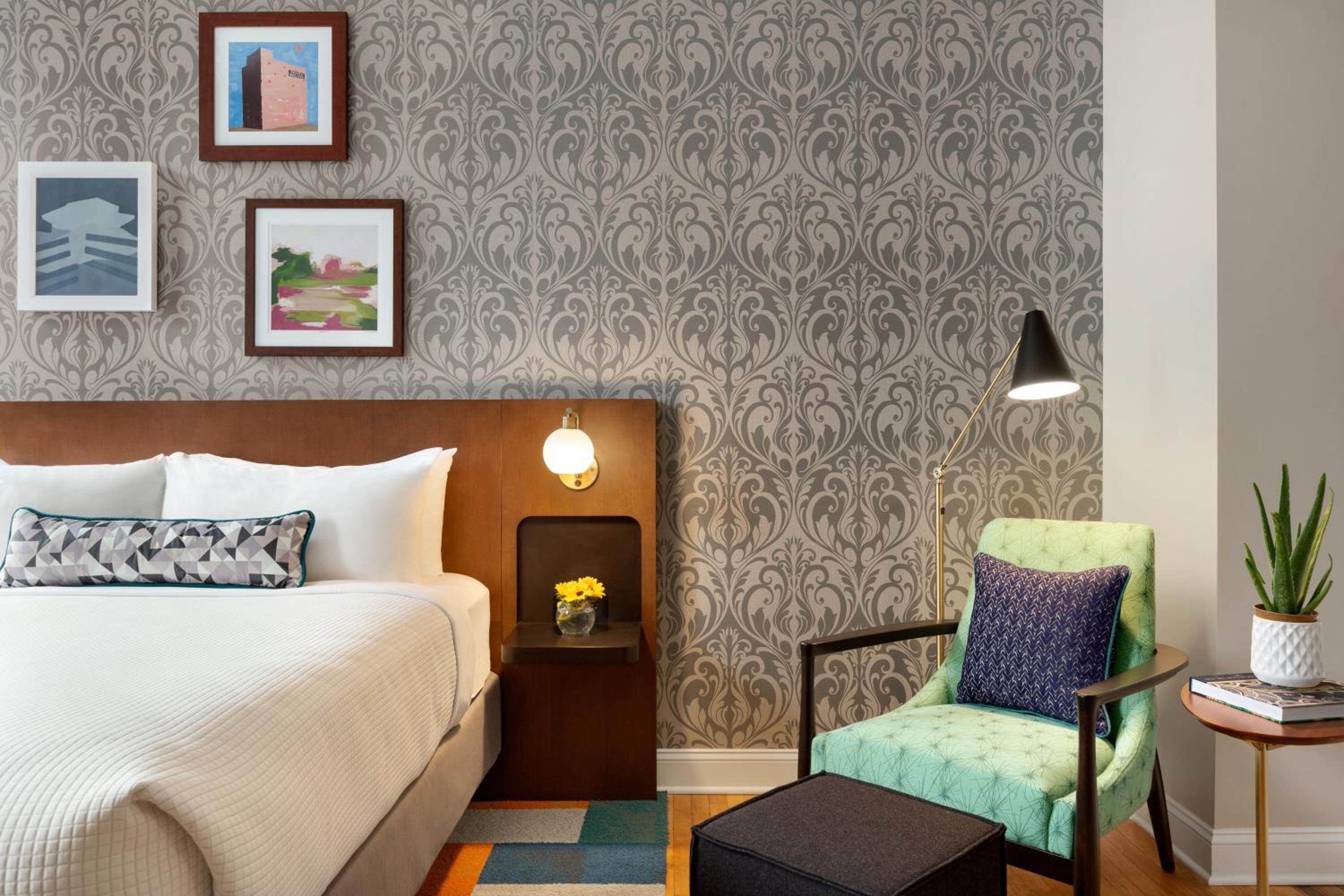 Standard King Room - Photo 5