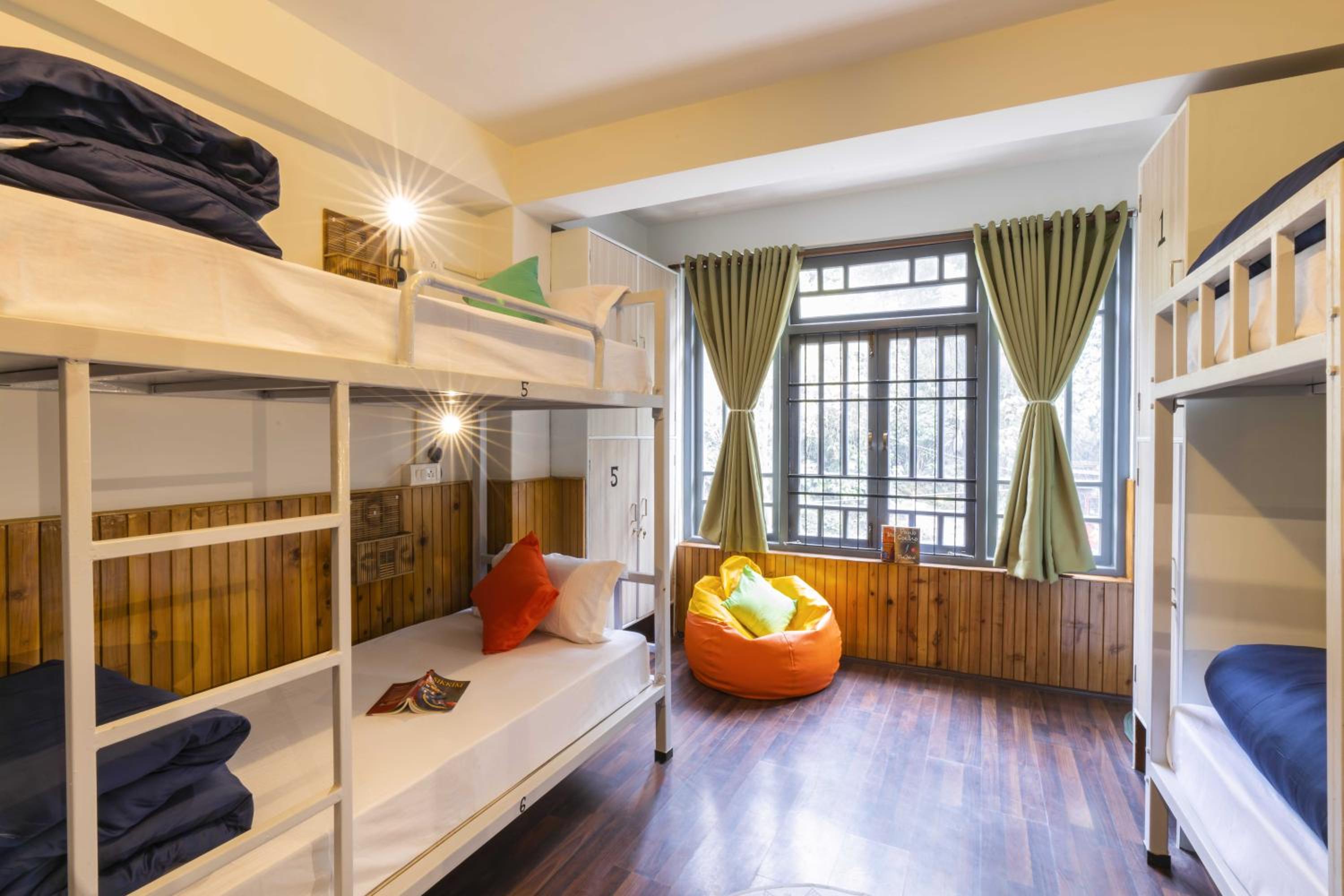 Bed in 6-Bed Mixed Dormitory Room photo 3
