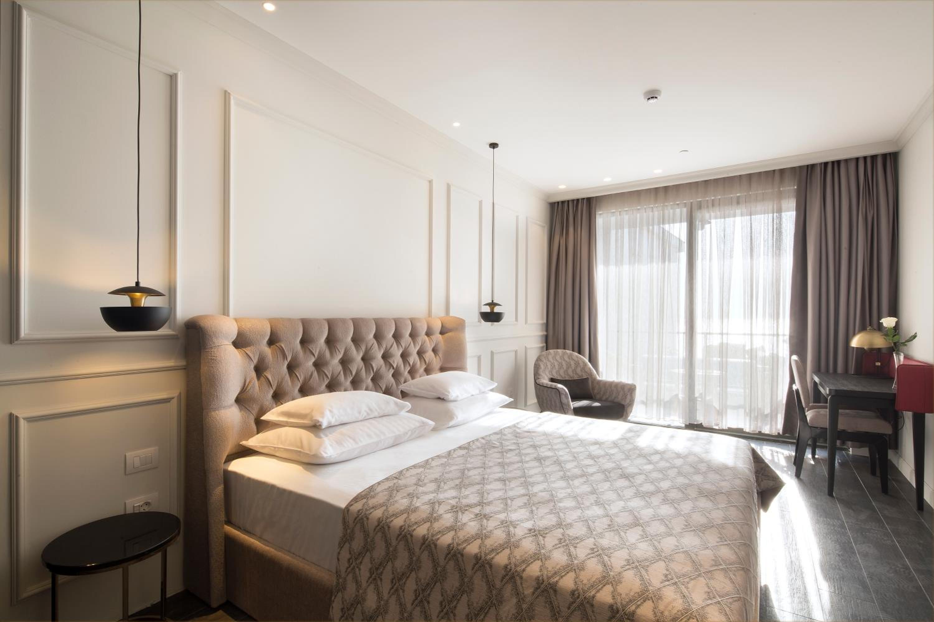 Double Room with Balcony - Photo 6