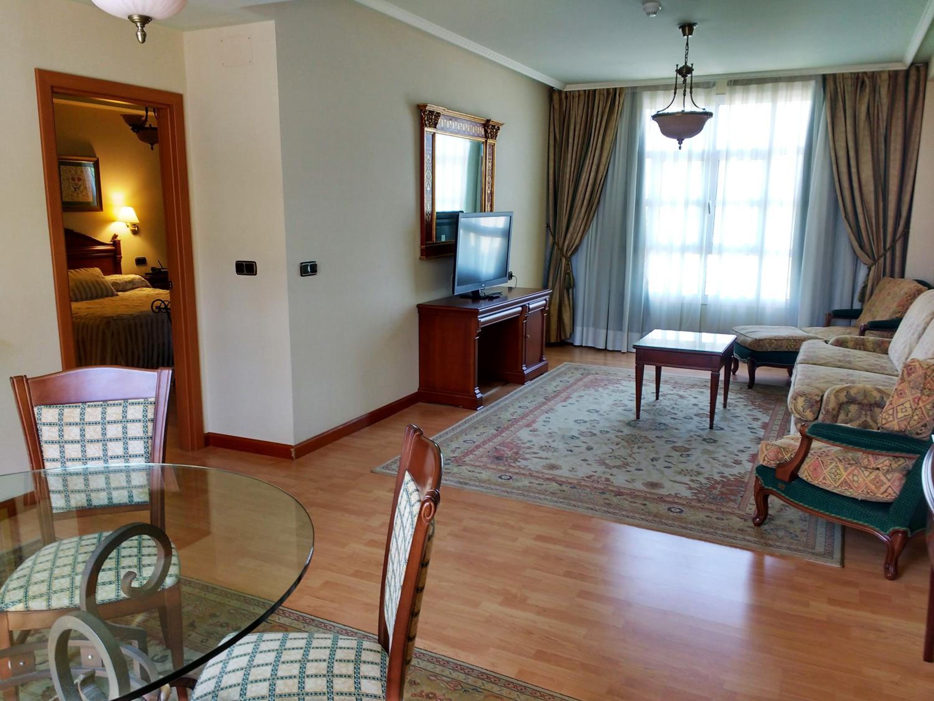 Suite - Photo 2
