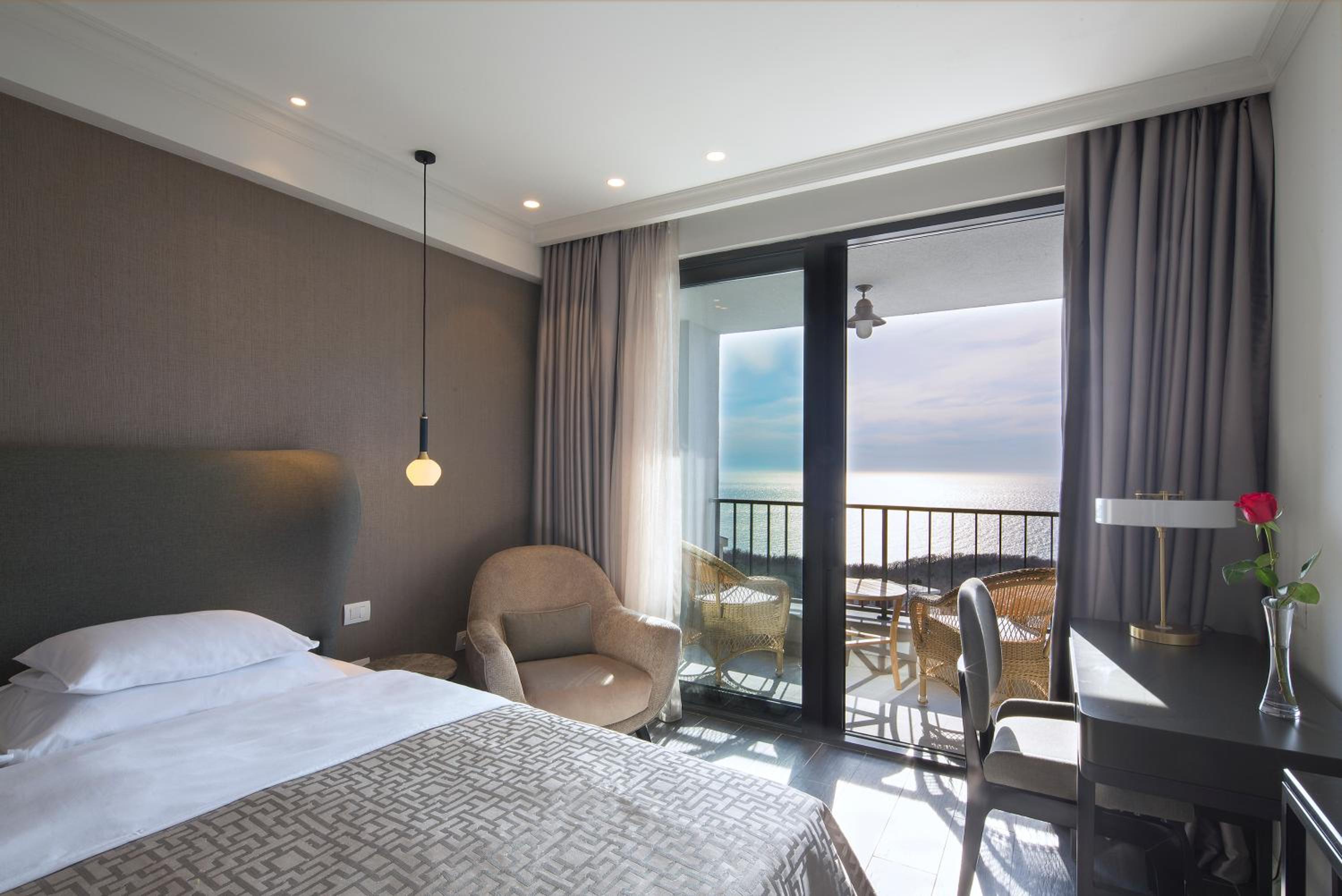 Double Room with Balcony and Sea View - Photo 6