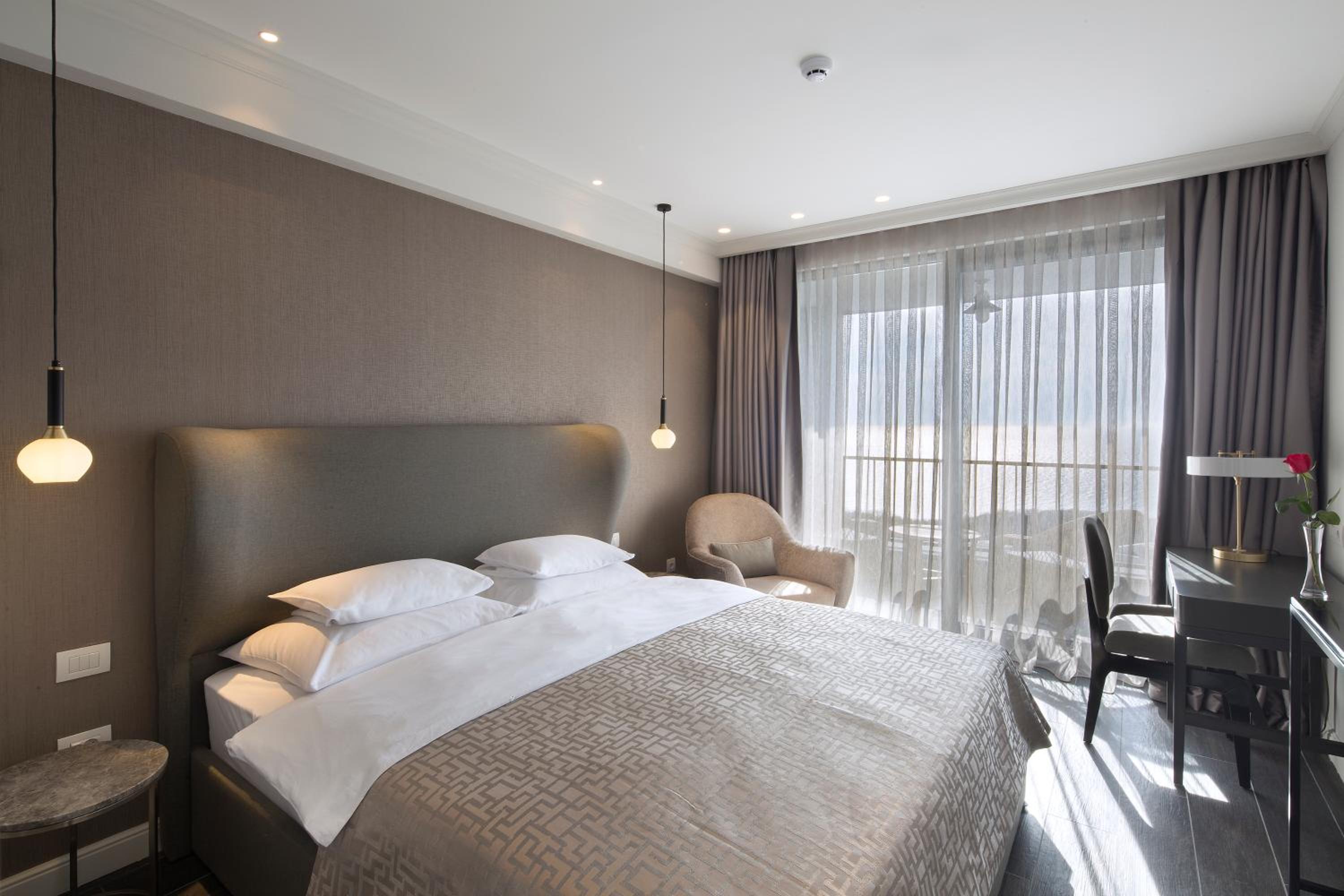 Double Room with Balcony and Sea View - Photo 1