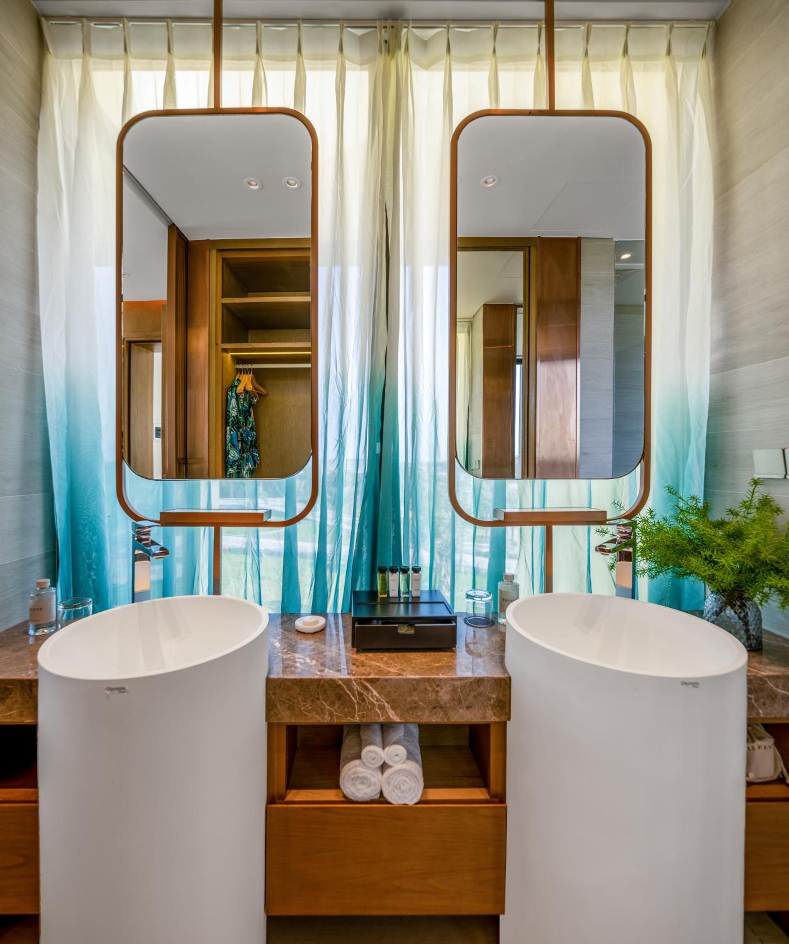 Five-Bedroom Villa with Private Pool - Photo 39