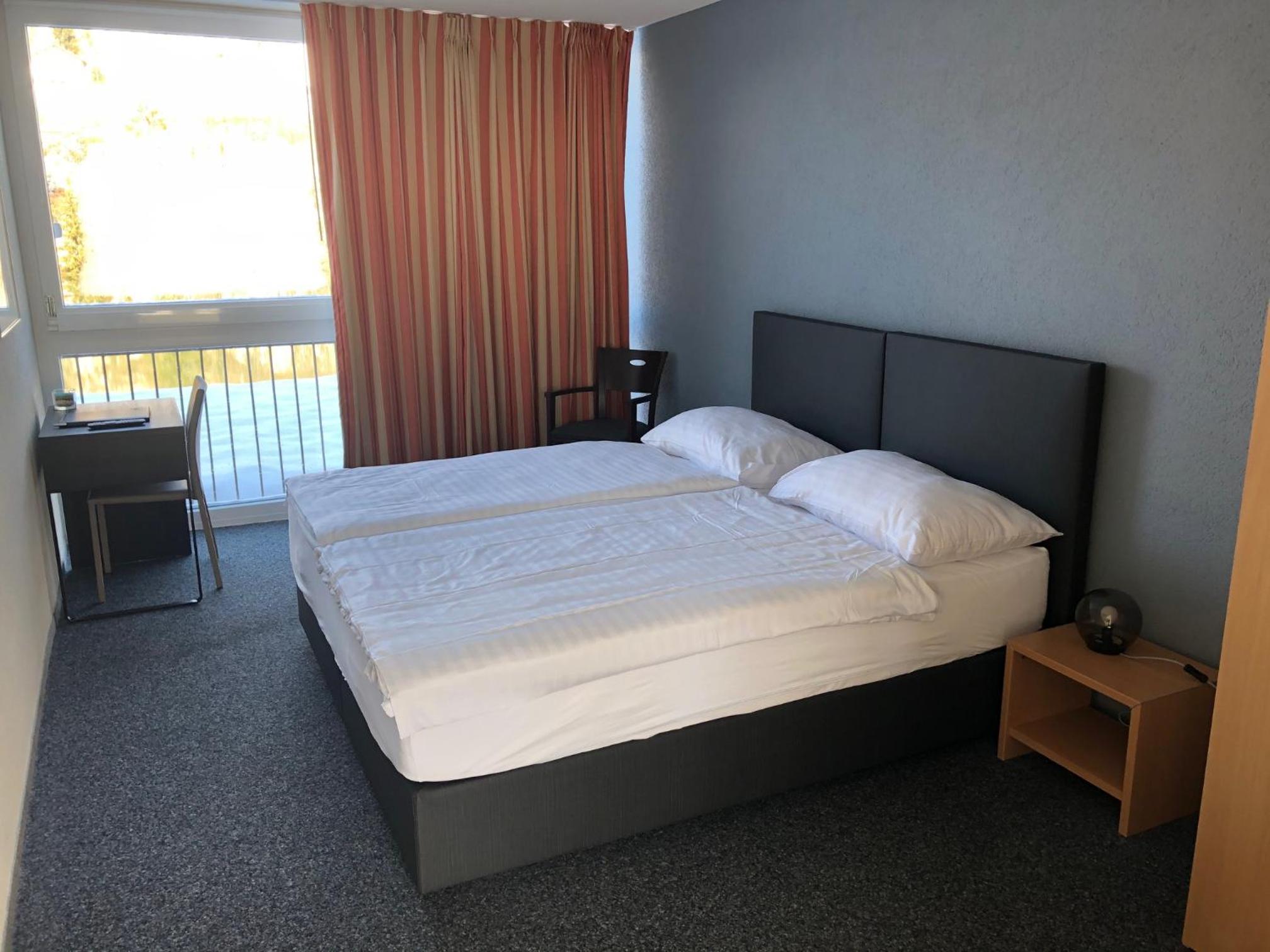 Double Room with Lake View - Photo 10