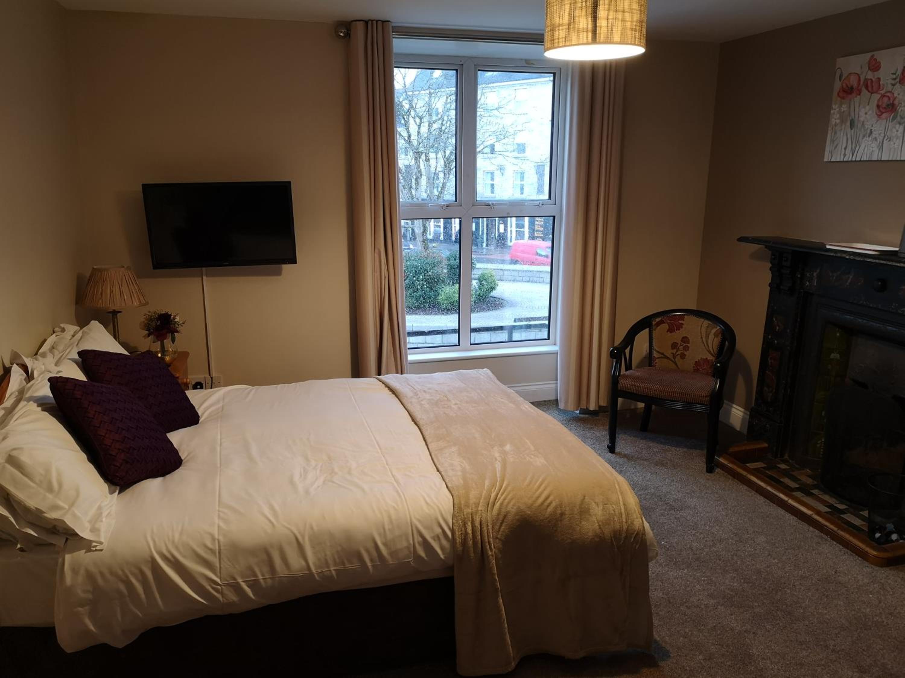 Double Room with Private Bathroom - Photo 1